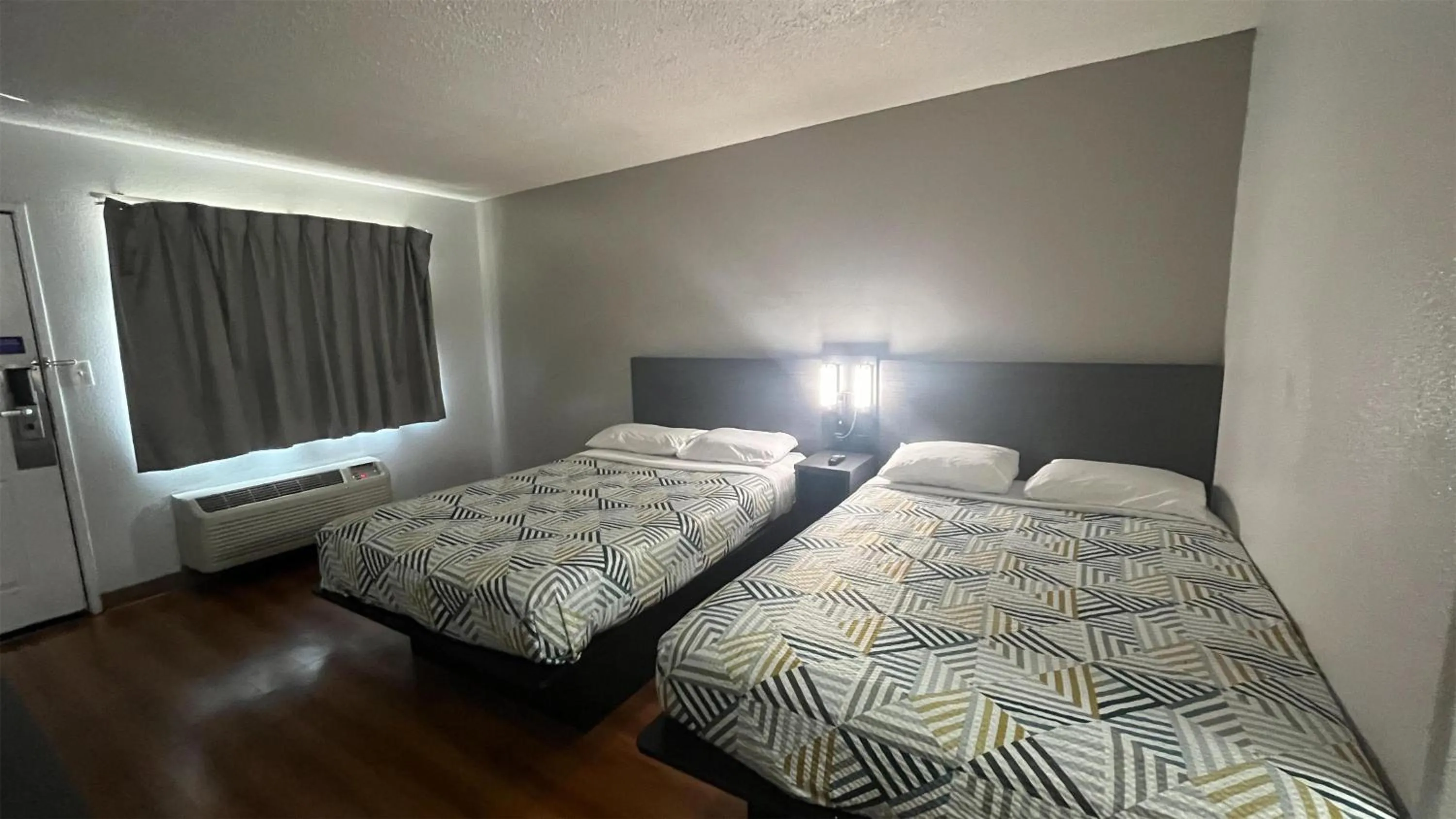 Bedroom, Bed in Motel 6 Modesto, CA