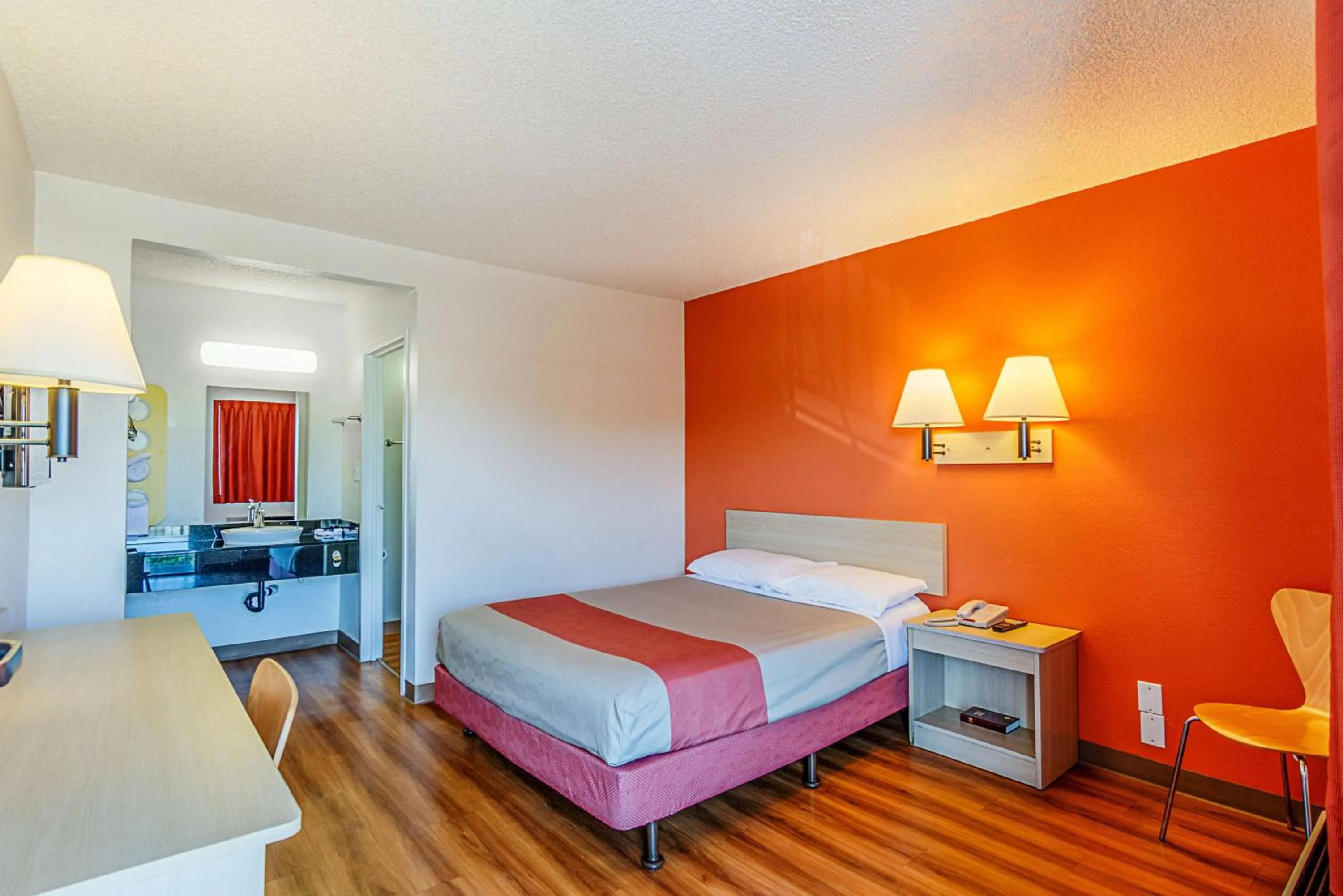 Photo of the whole room, Bed in Motel 6 Modesto, CA