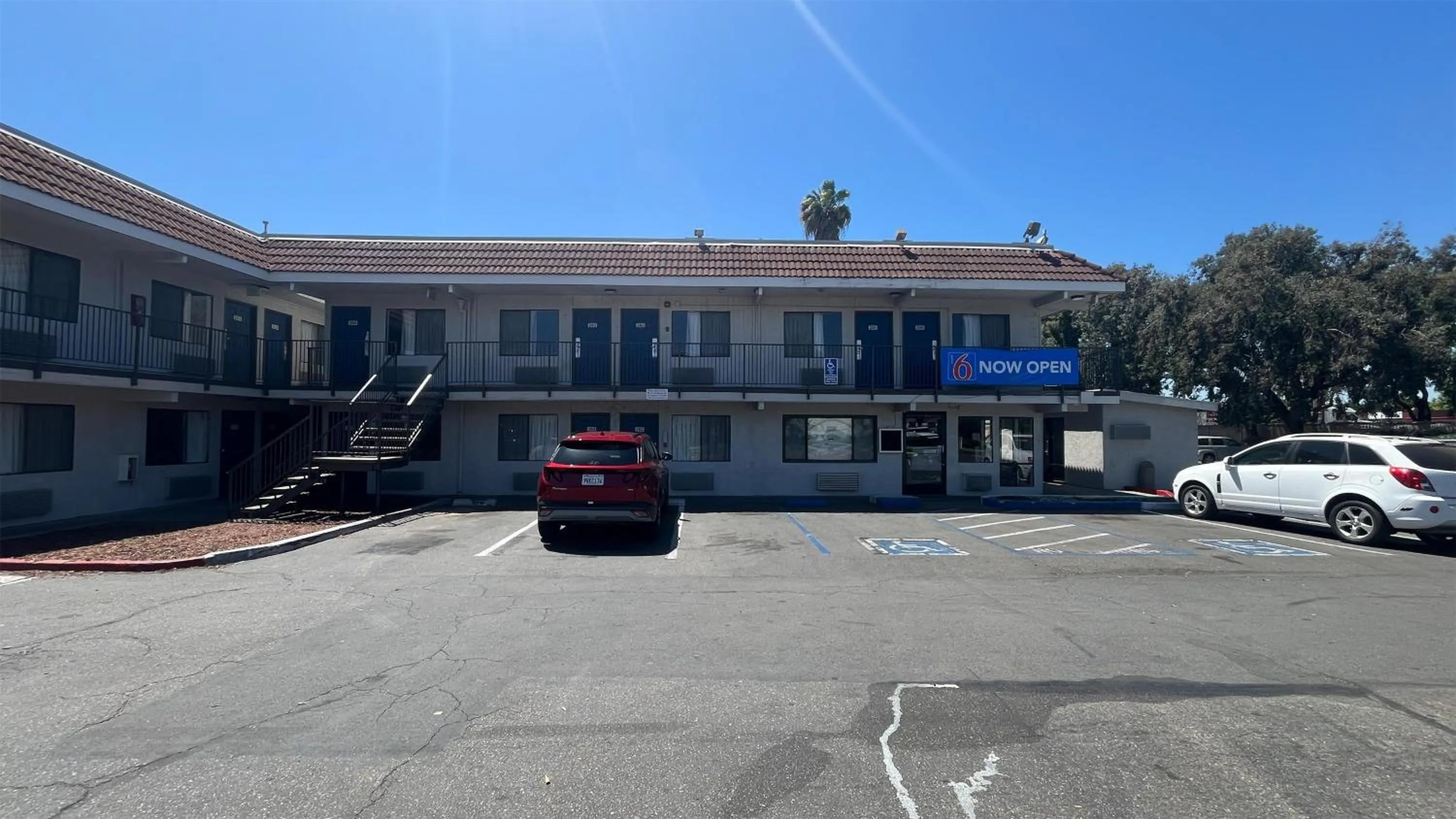Property building in Motel 6 Modesto, CA