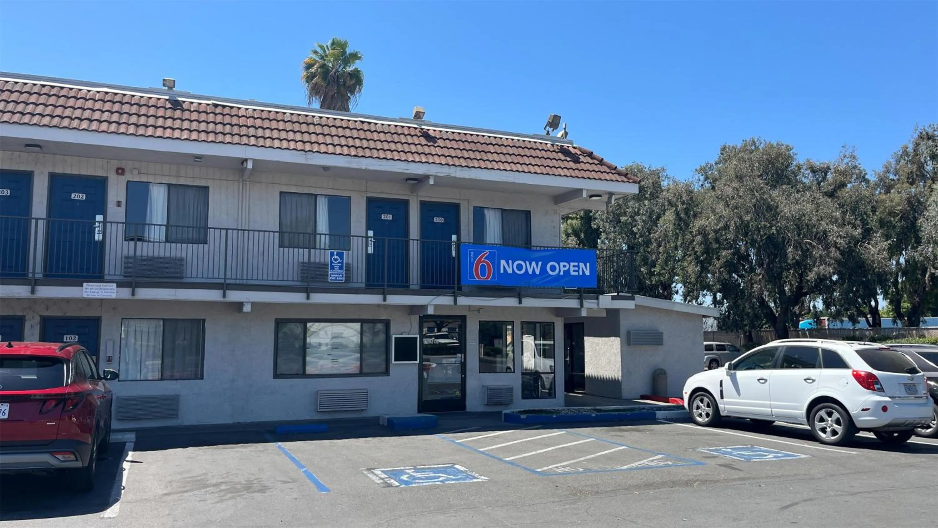 Property building in Motel 6 Modesto, CA
