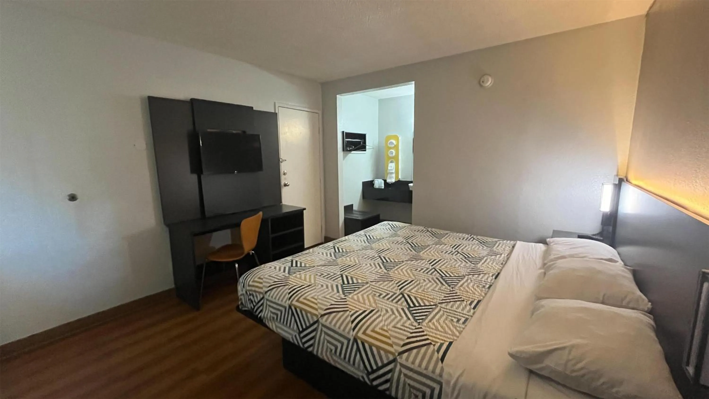 Bedroom, Bed in Motel 6 Modesto, CA