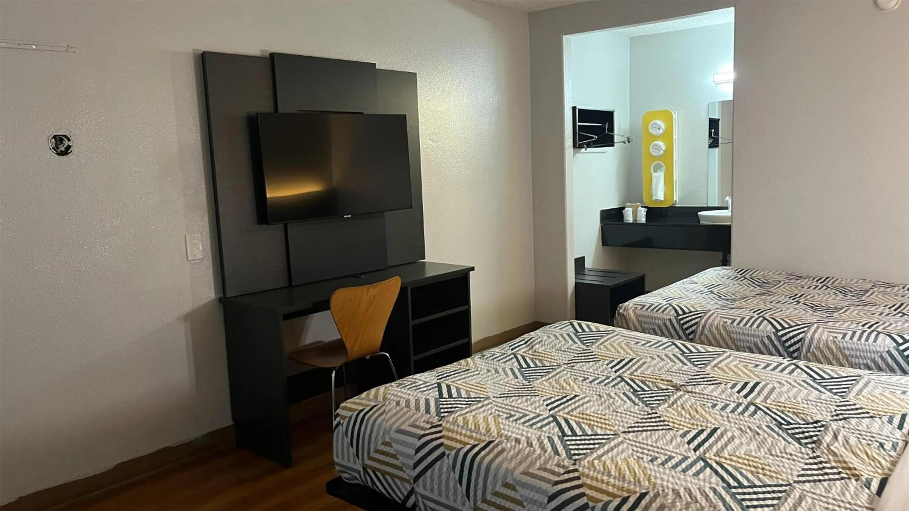 Bedroom, Bed in Motel 6 Modesto, CA