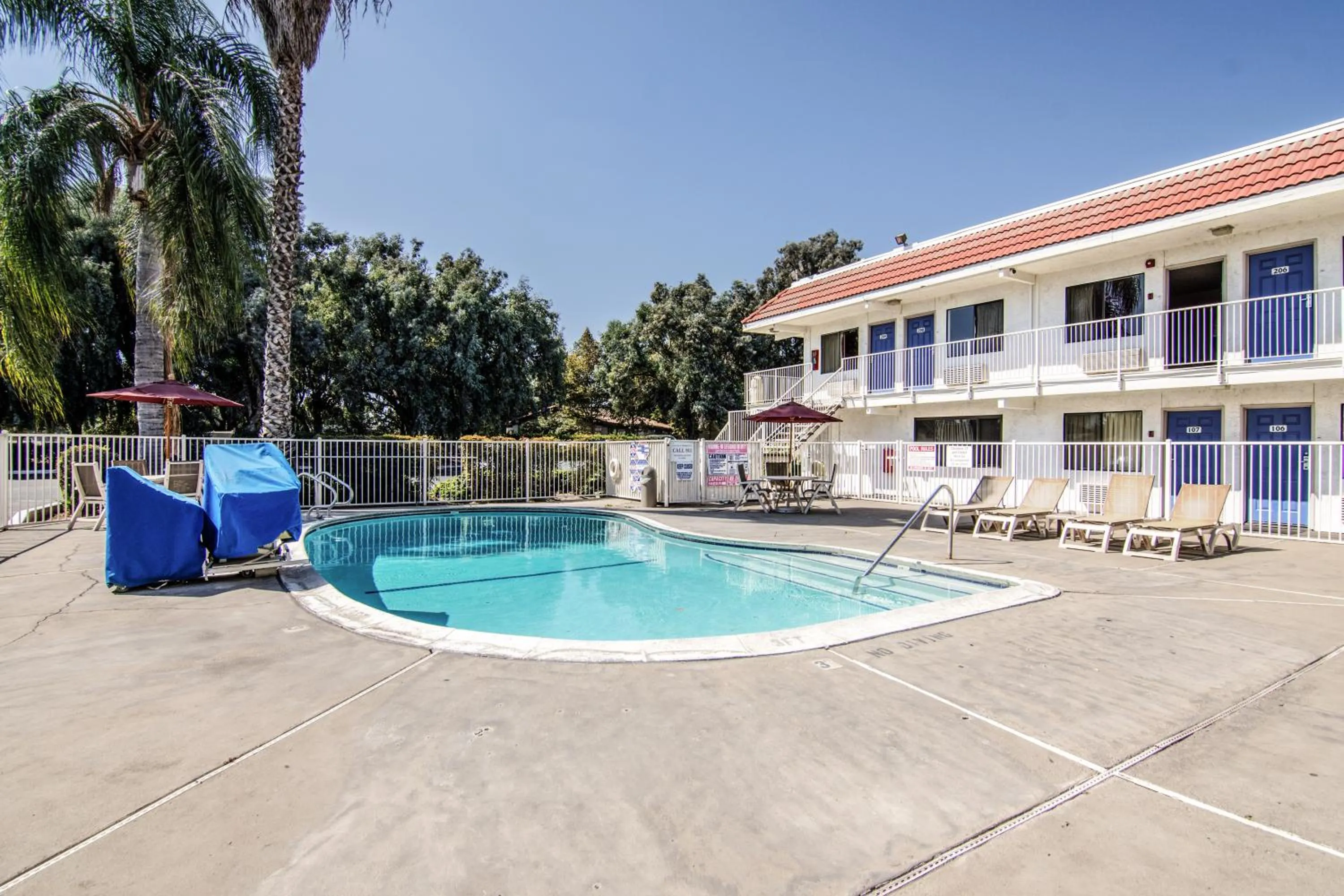 Swimming pool in Motel 6 Modesto, CA