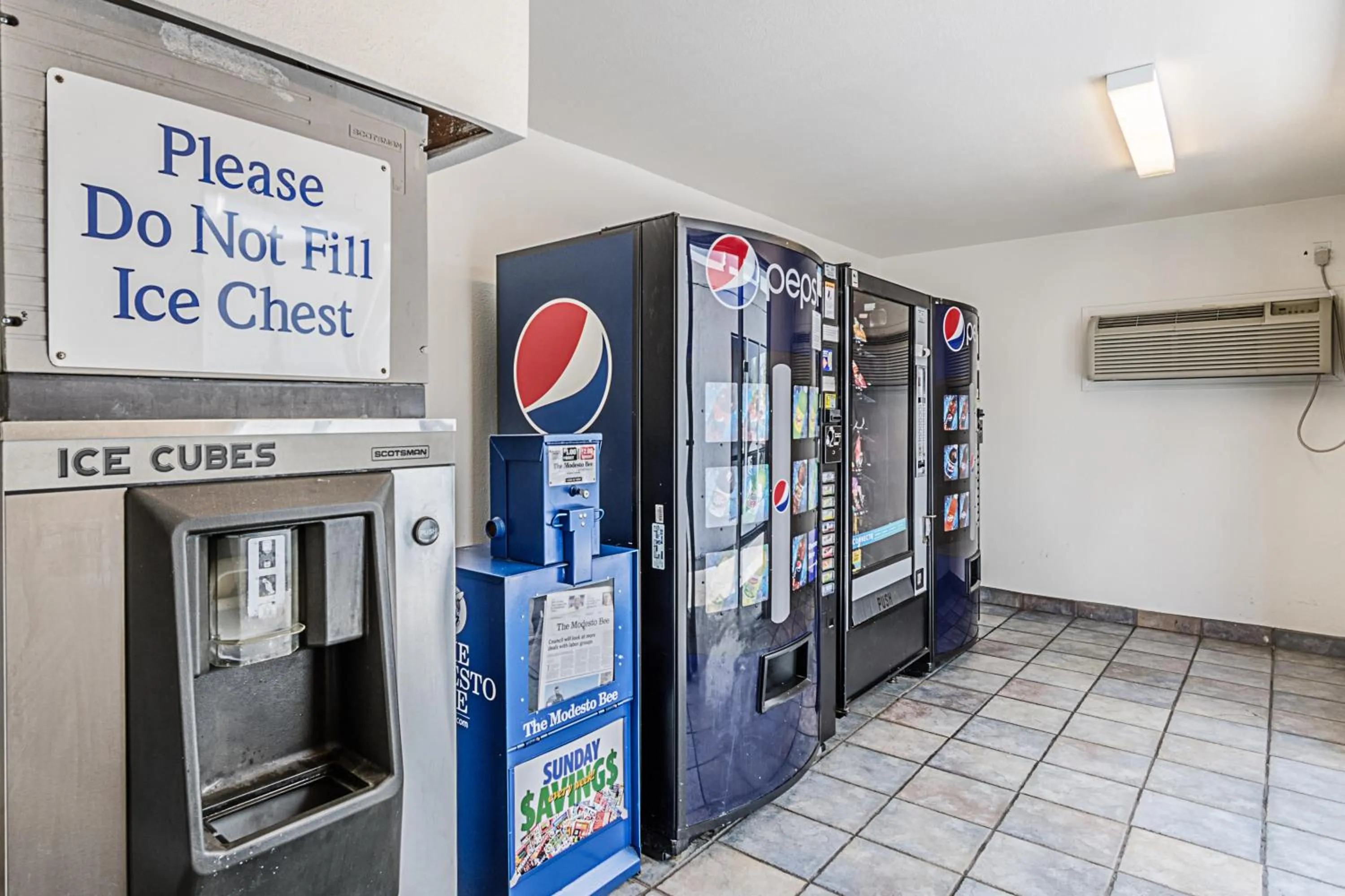 Food and drinks in Motel 6 Modesto, CA