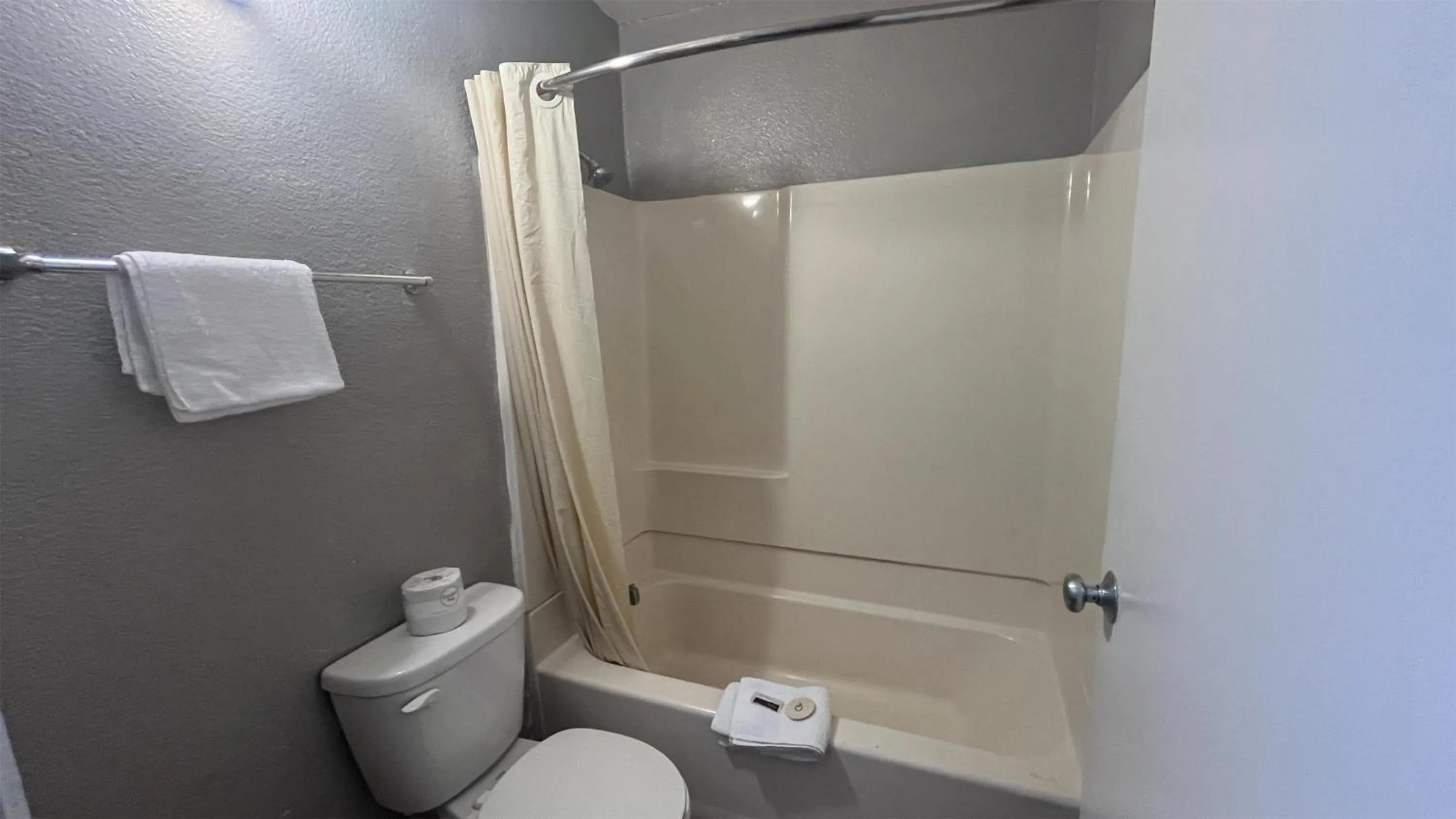 Bedroom in Motel 6 Modesto, CA