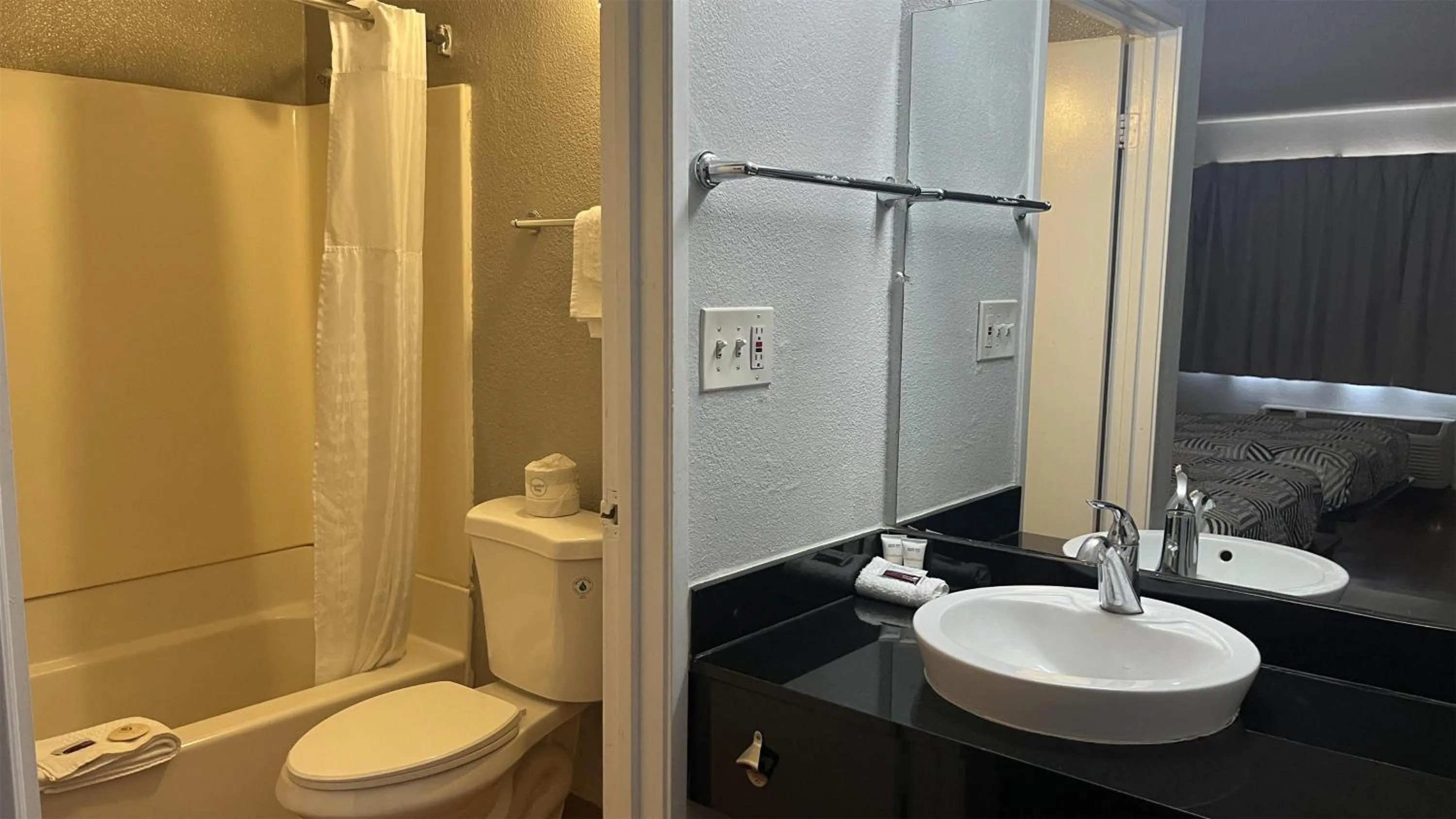 Bedroom in Motel 6 Modesto, CA