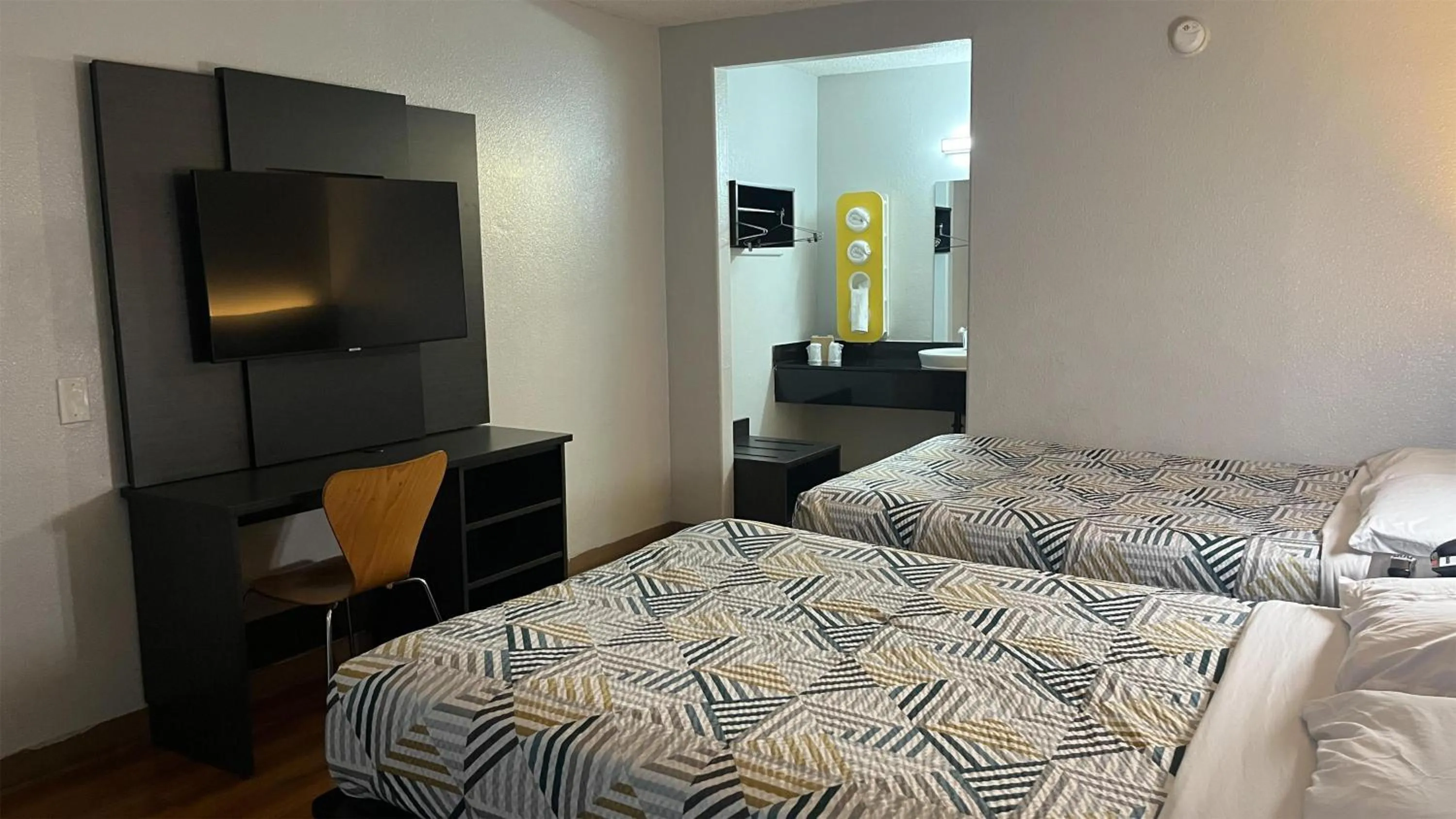 Bedroom, Bed in Motel 6 Modesto, CA