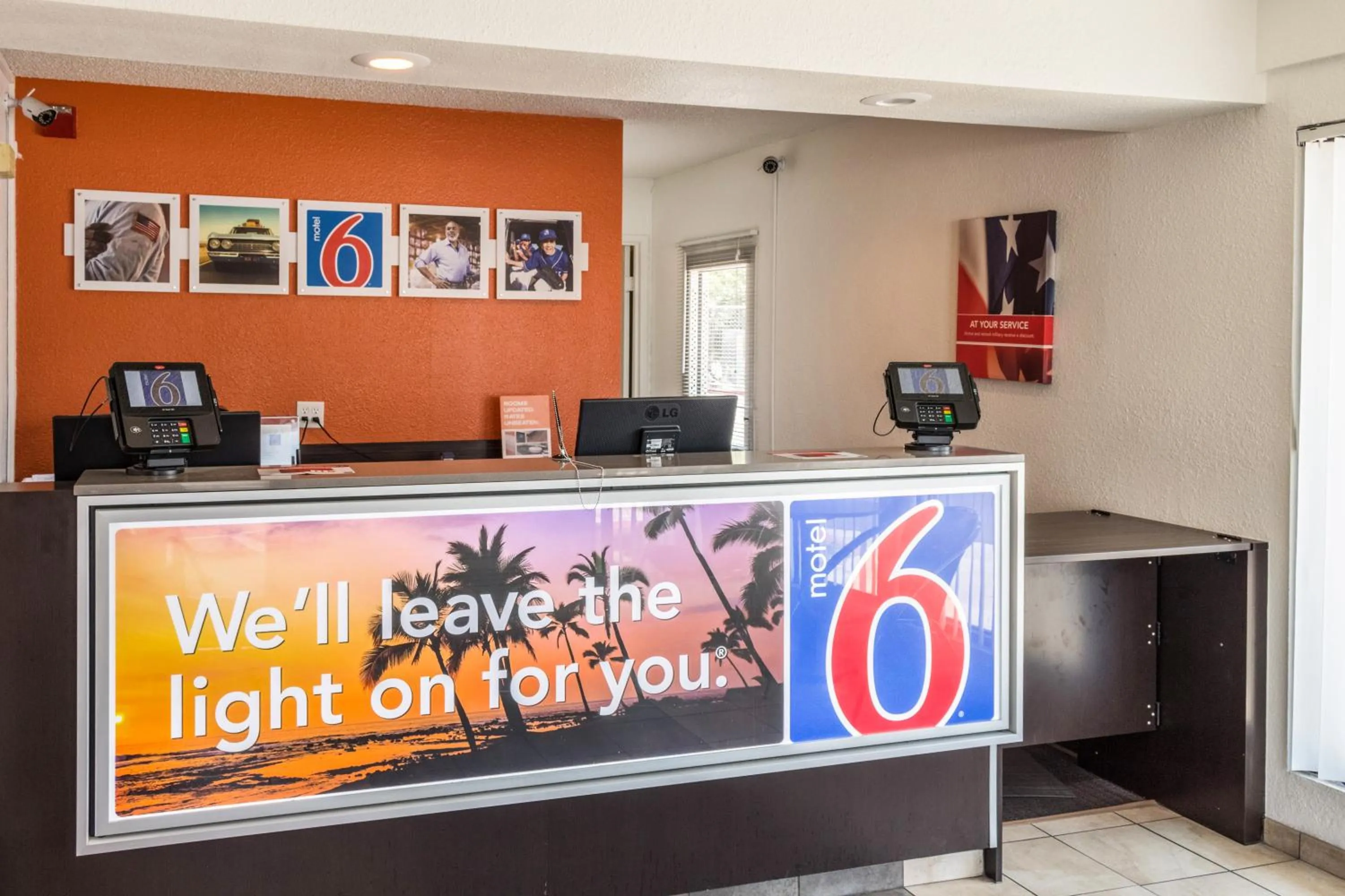 Lobby or reception in Motel 6 Bakersfield, CA - Convention Center