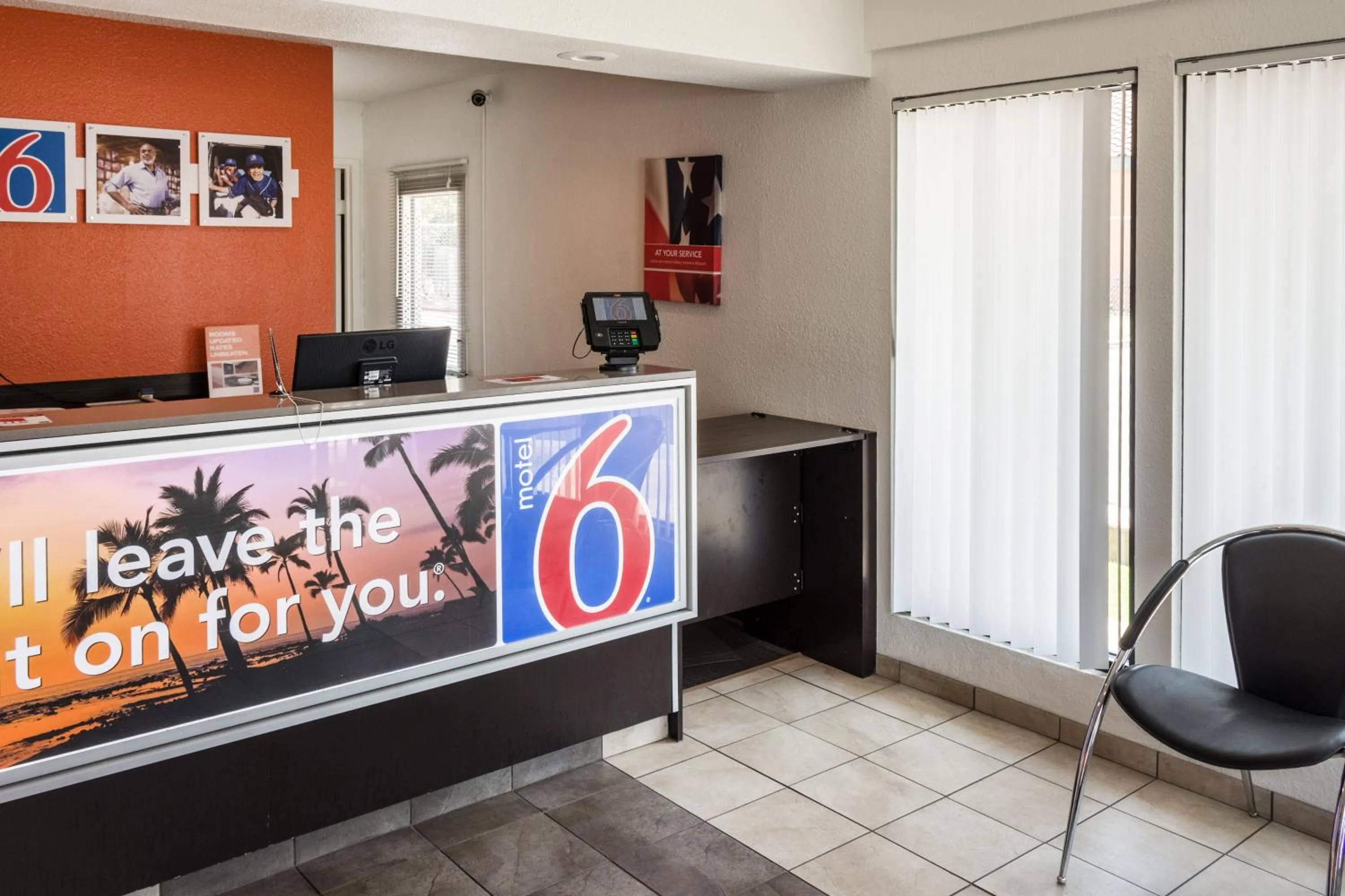 Lobby or reception in Motel 6 Bakersfield, CA - Convention Center
