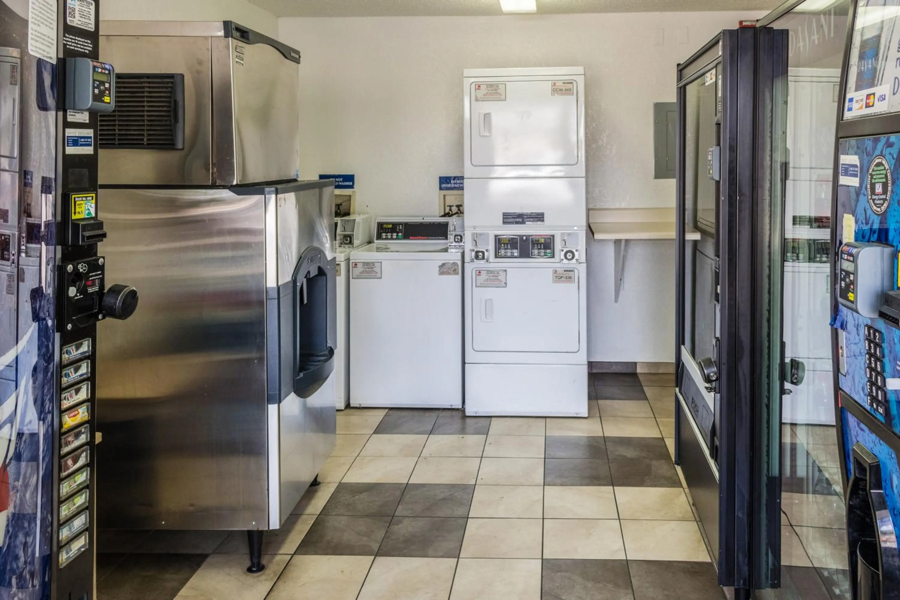 washing machine in Motel 6 Bakersfield, CA - Convention Center