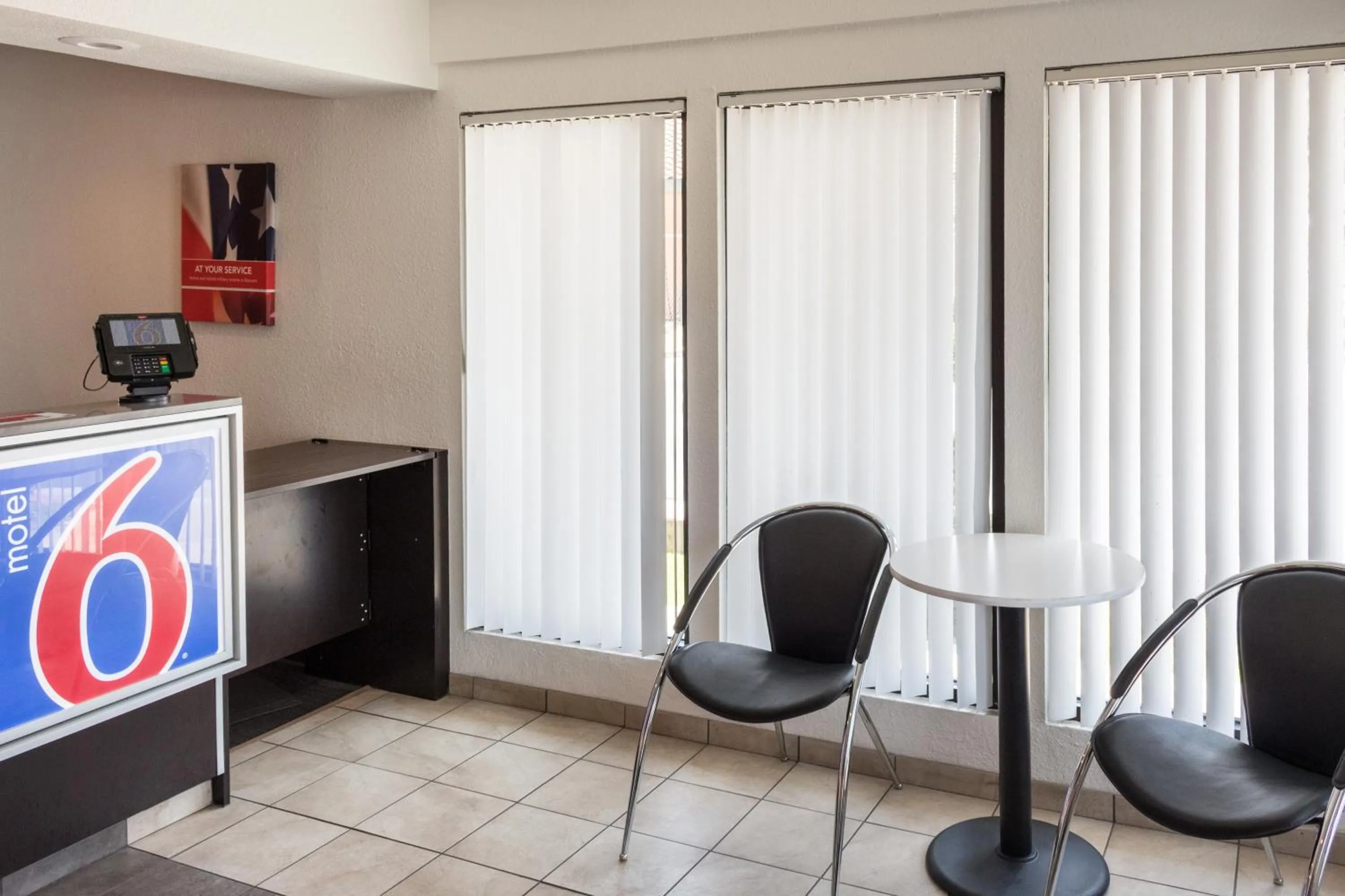 Lobby or reception in Motel 6 Bakersfield, CA - Convention Center