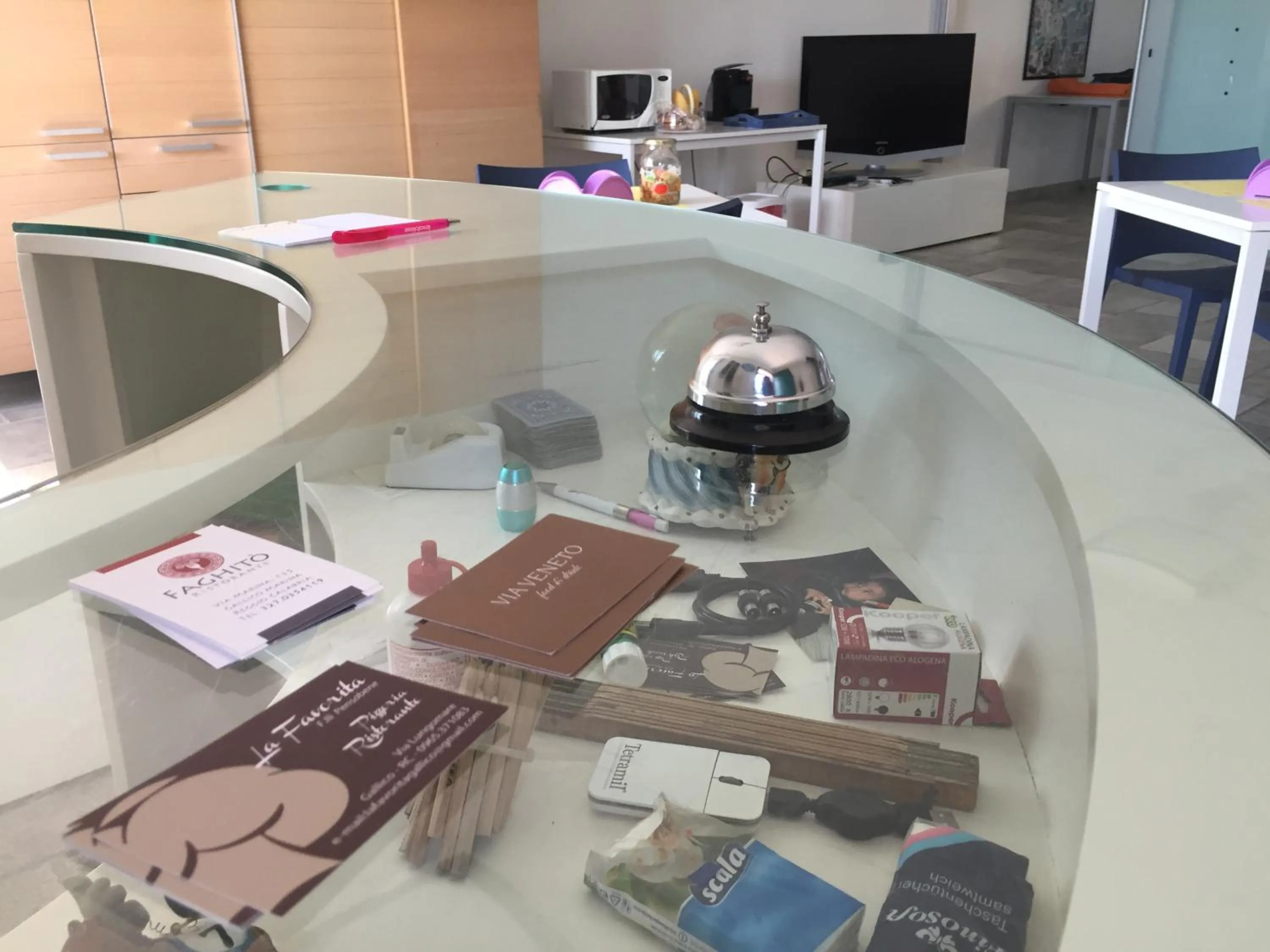 Communal lounge/ TV room in B&B dormirereggiocalabria