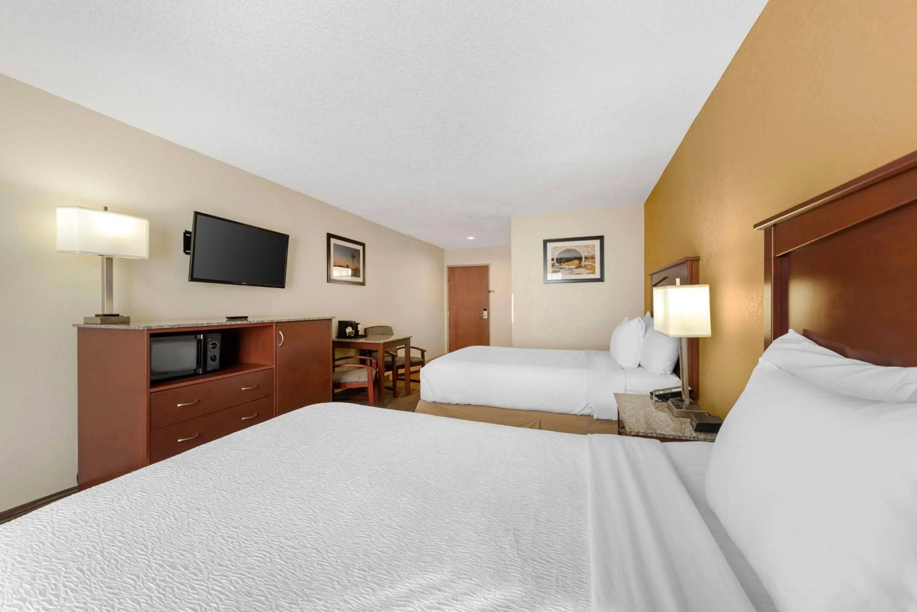 Bedroom, Bed in Best Western Executive Inn & Suites