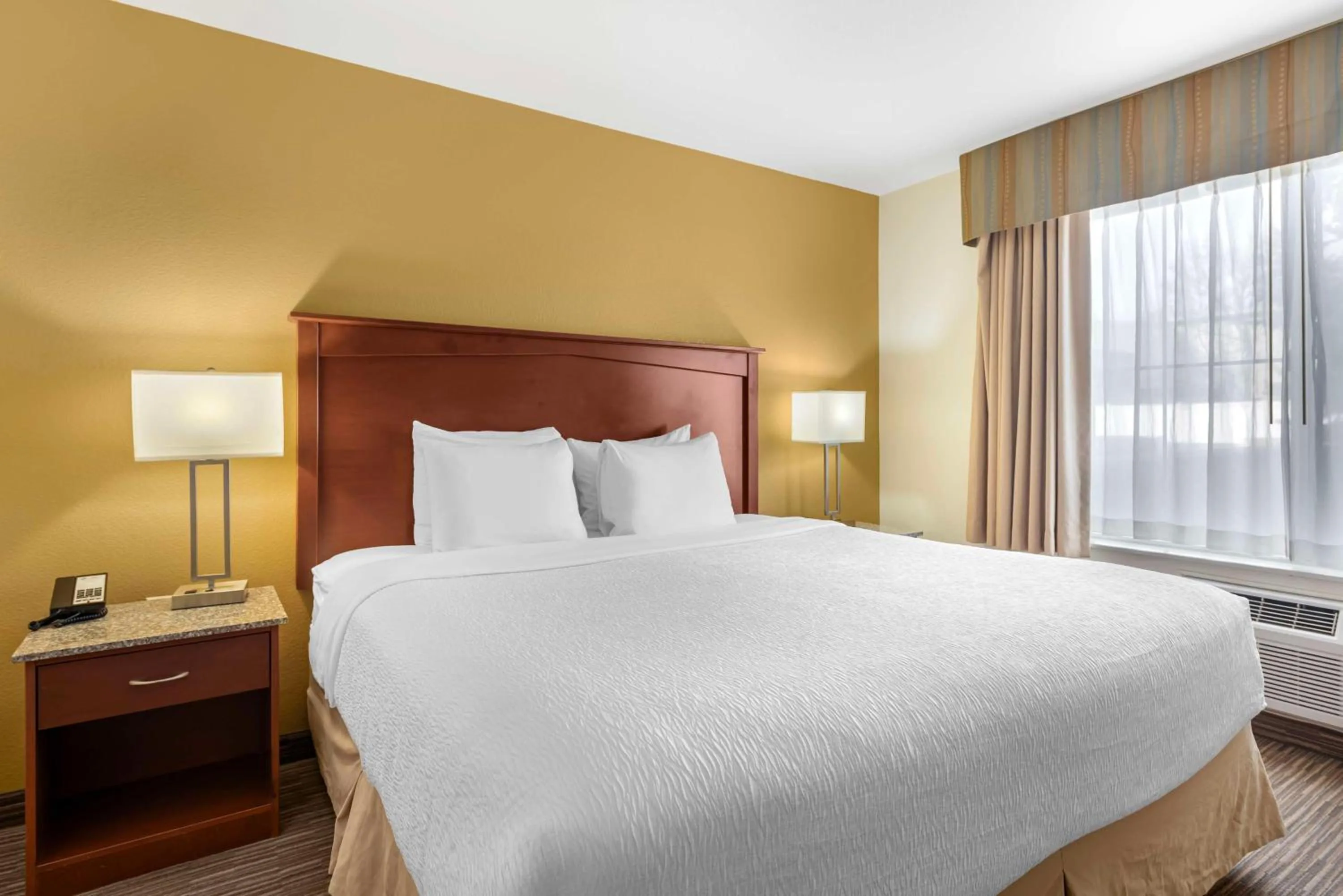 Bedroom, Bed in Best Western Executive Inn & Suites