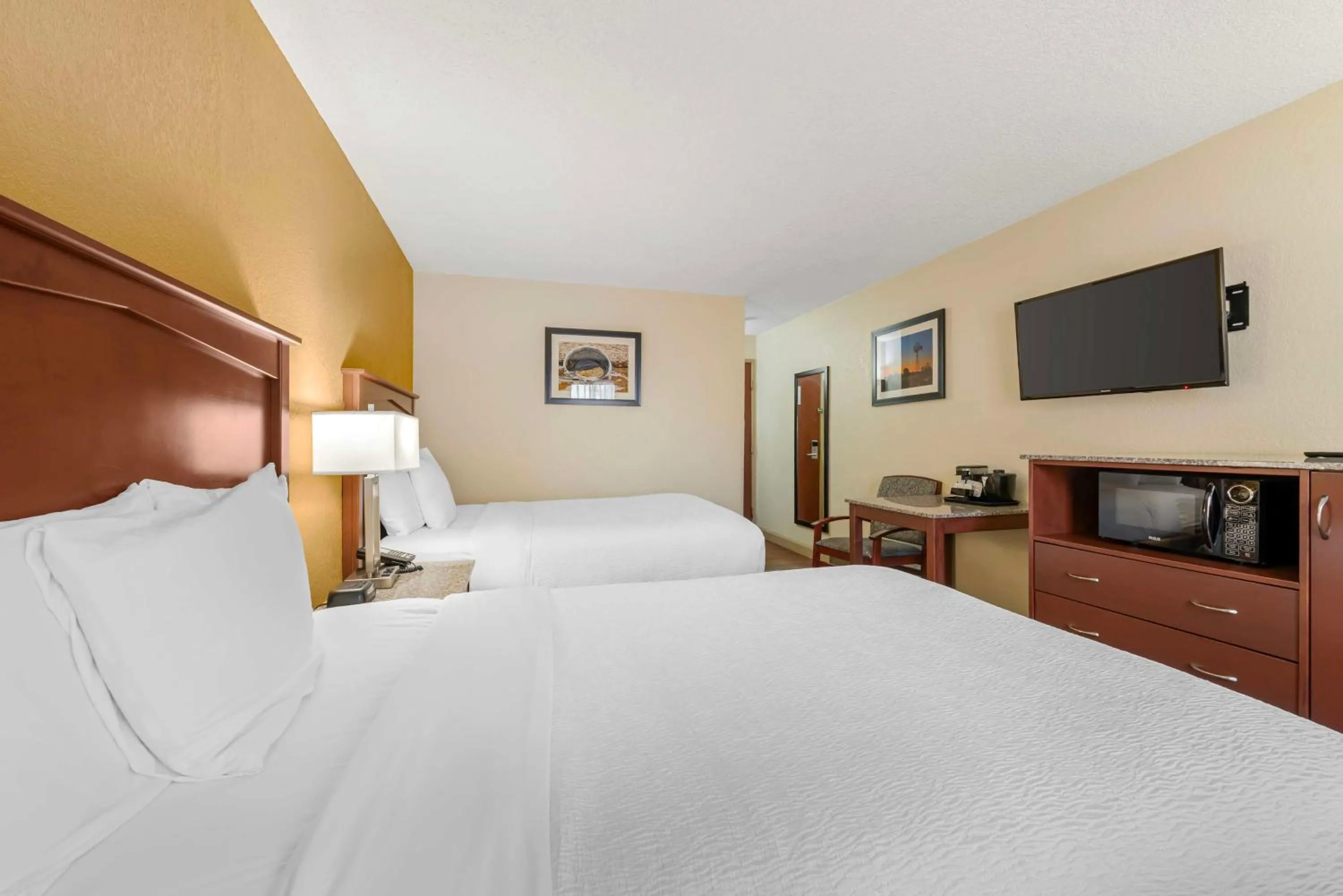 Bedroom, Bed in Best Western Executive Inn & Suites