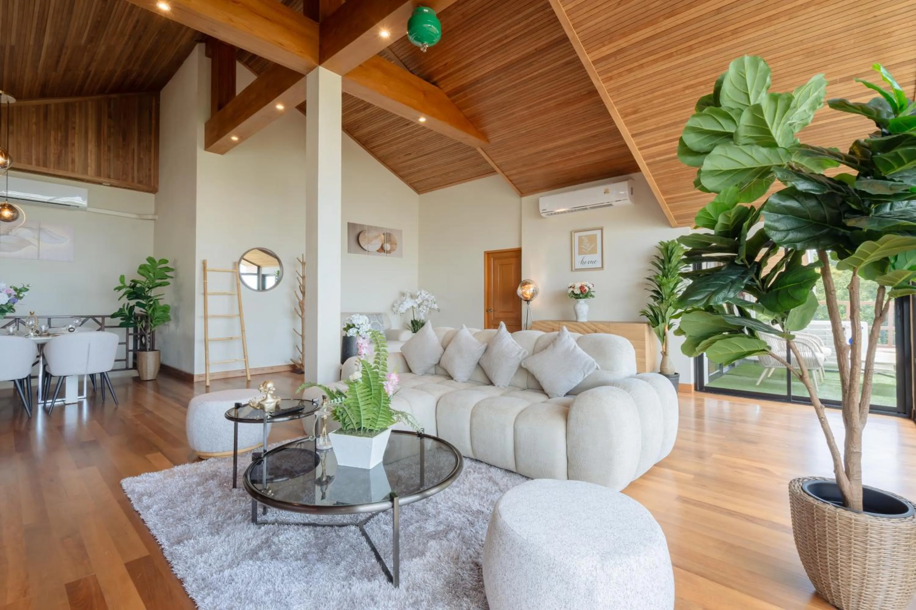 Living room in Club Bamboo Boutique Patong Beach Resort