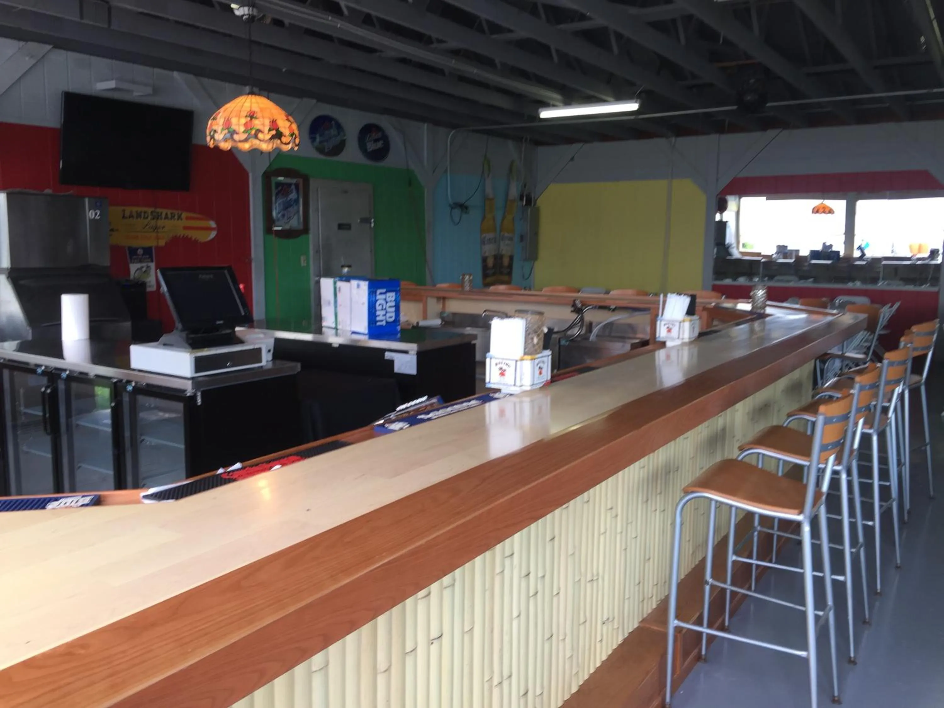 Lounge or bar in Beachcomber Inn