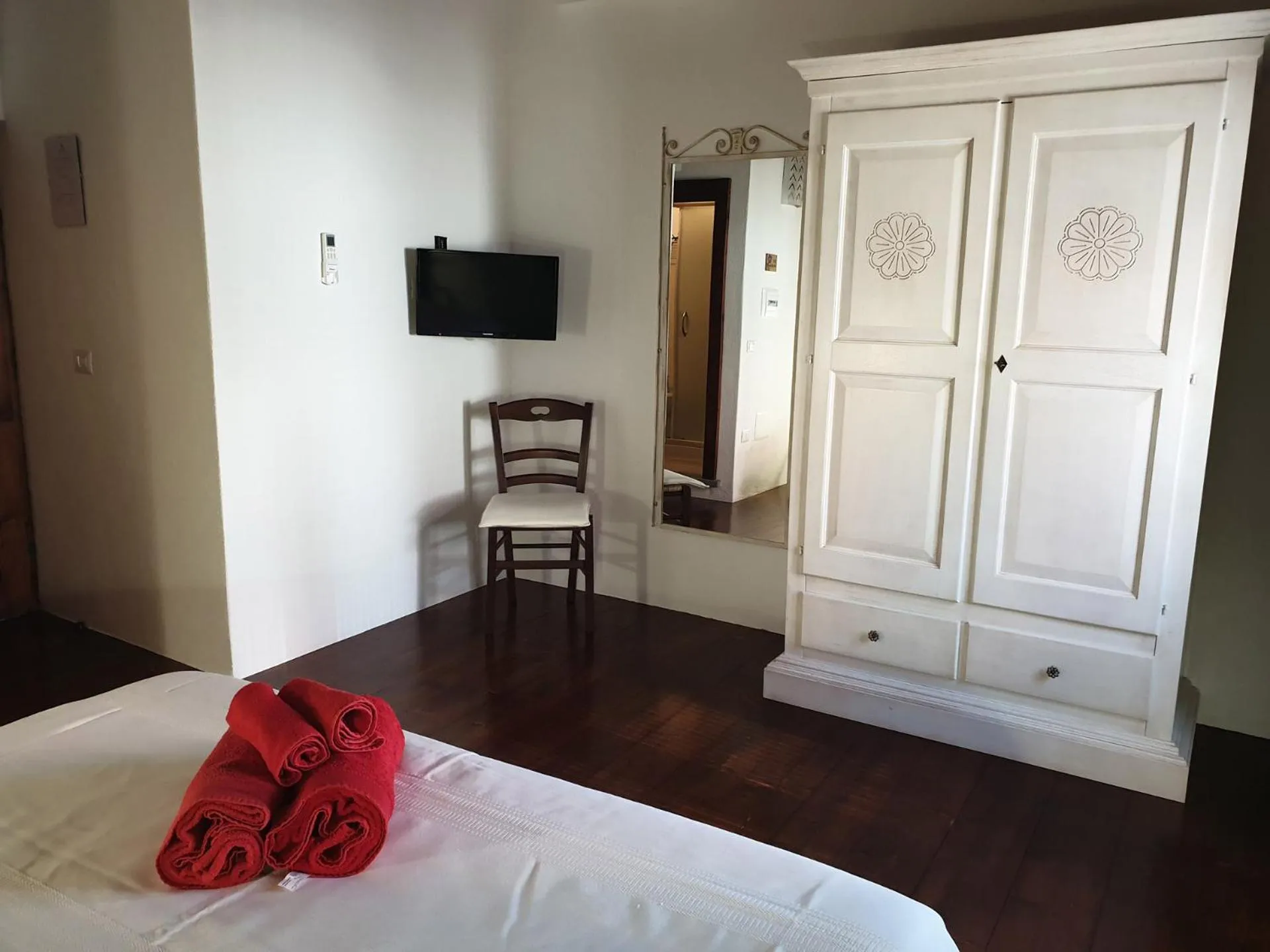 Photo of the whole room, Bed in The Templars Guesthouse