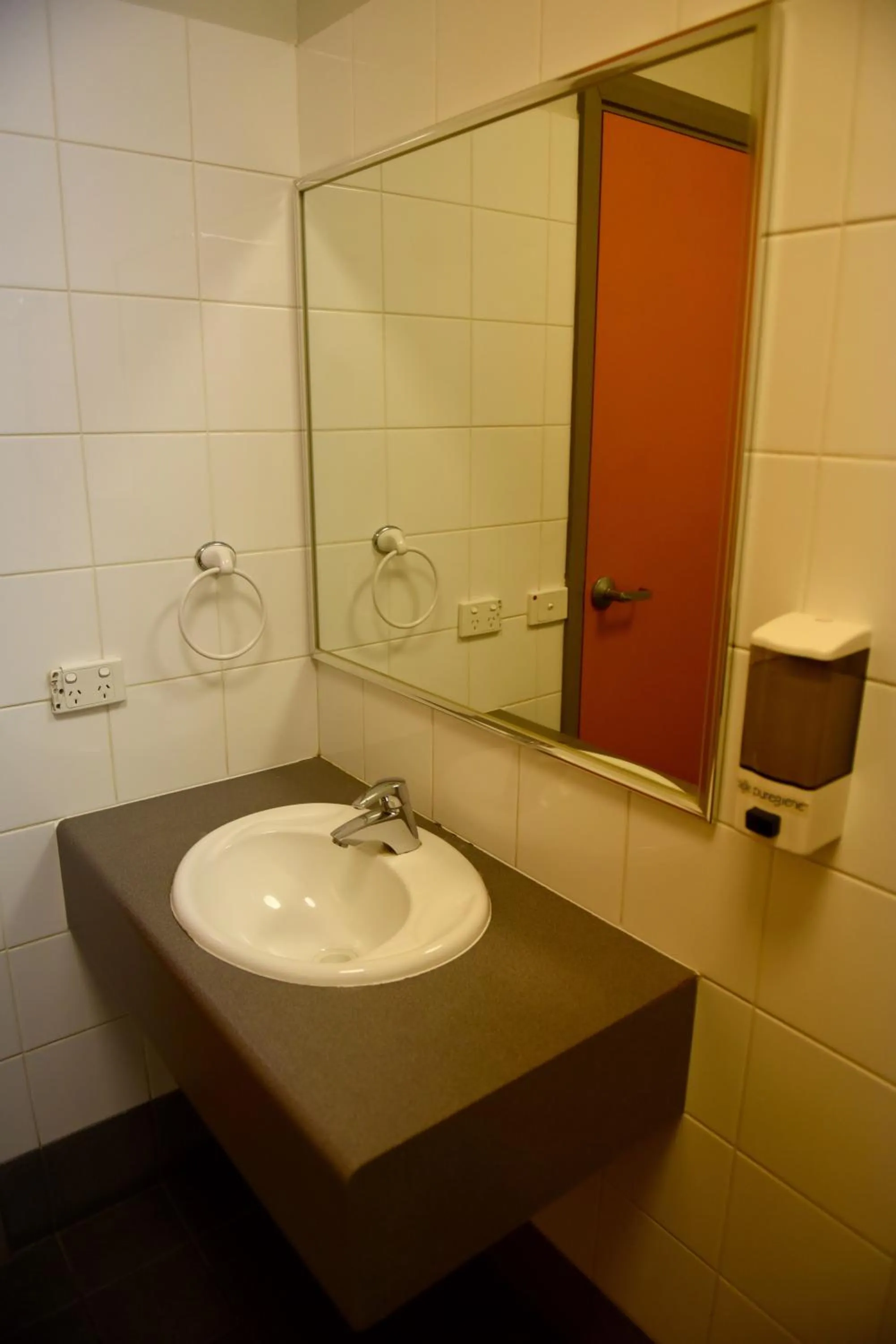 Toilet in The Emperors Crown Hostel