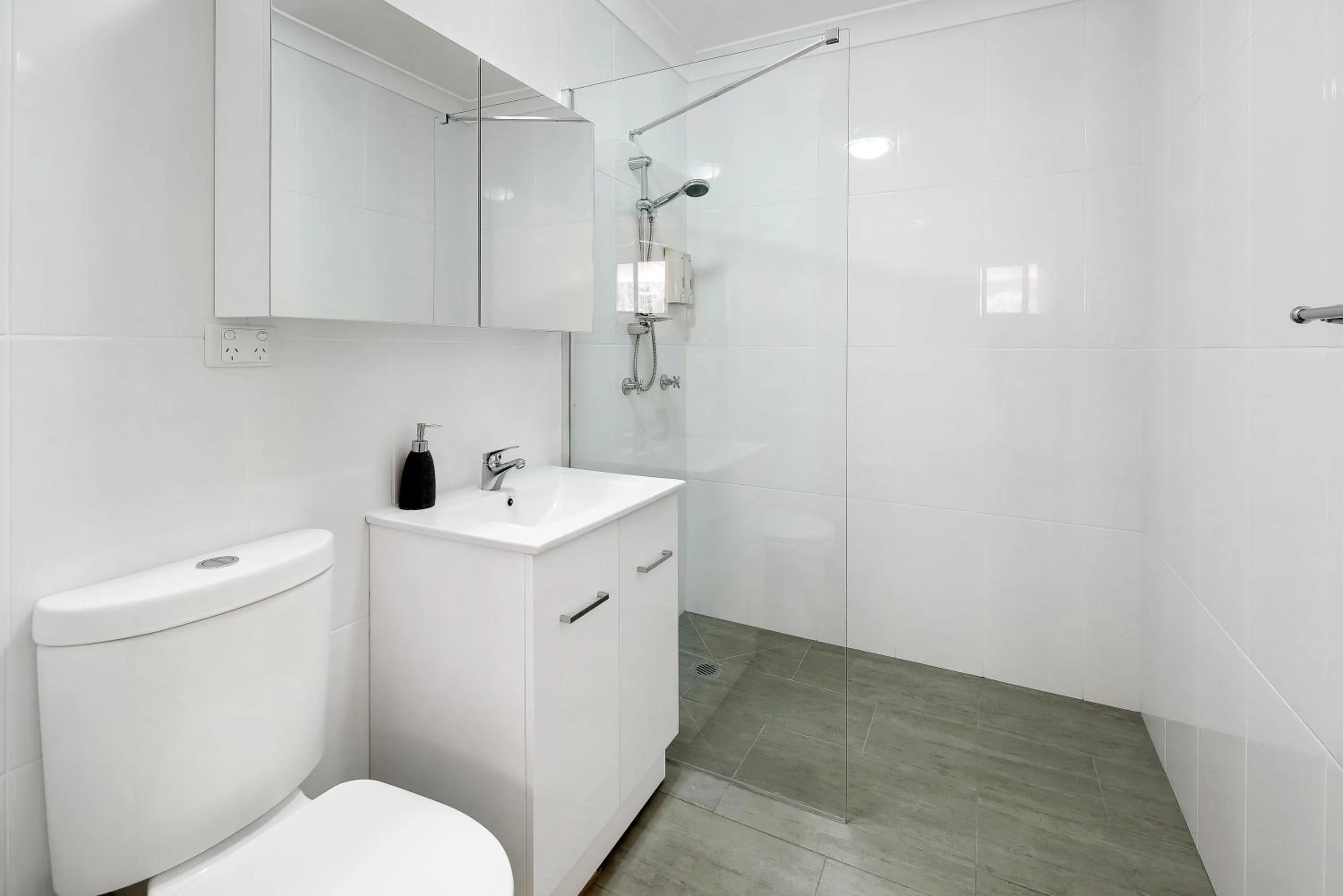 Bathroom in Smugglers On The Beach