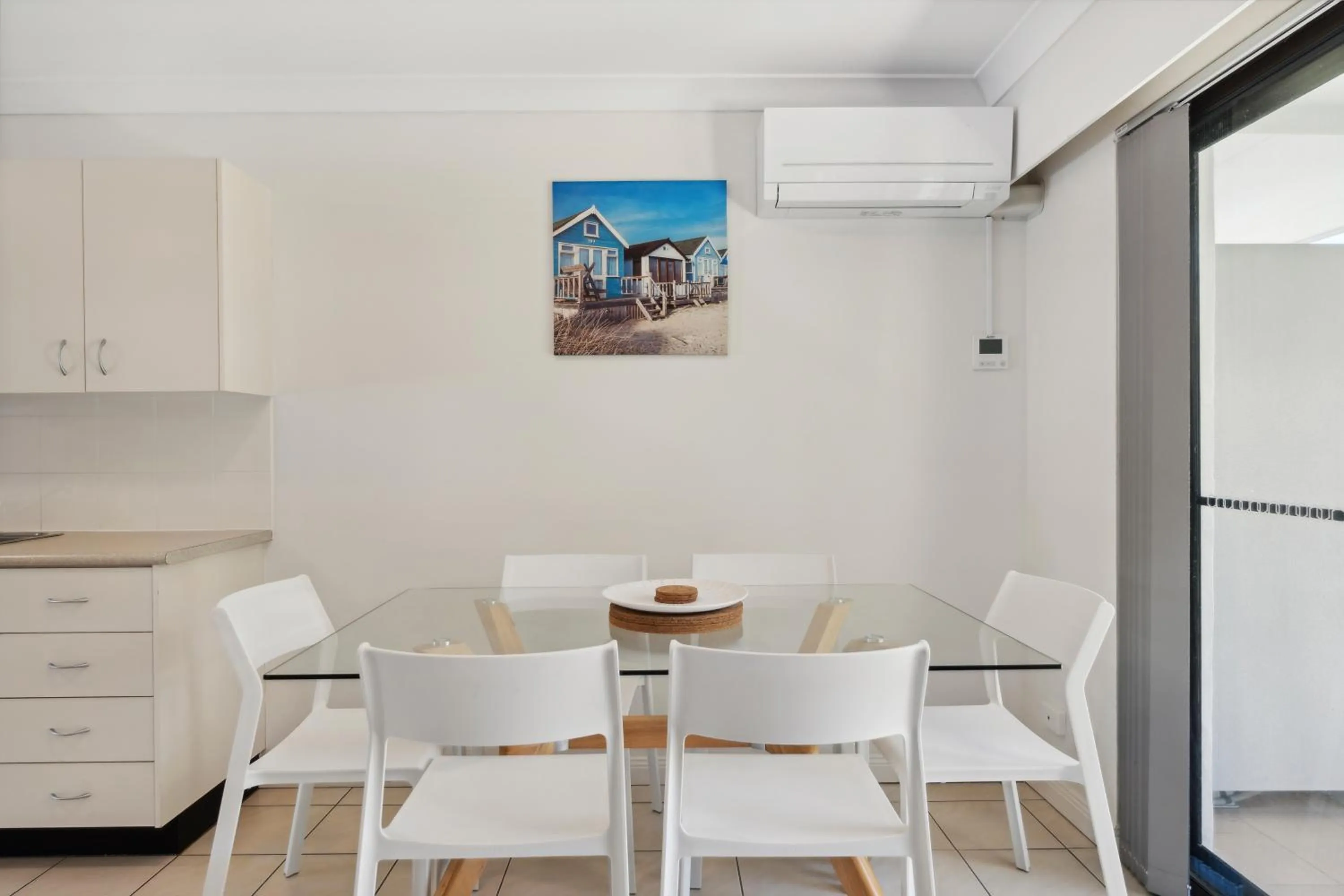Dining area in Smugglers On The Beach