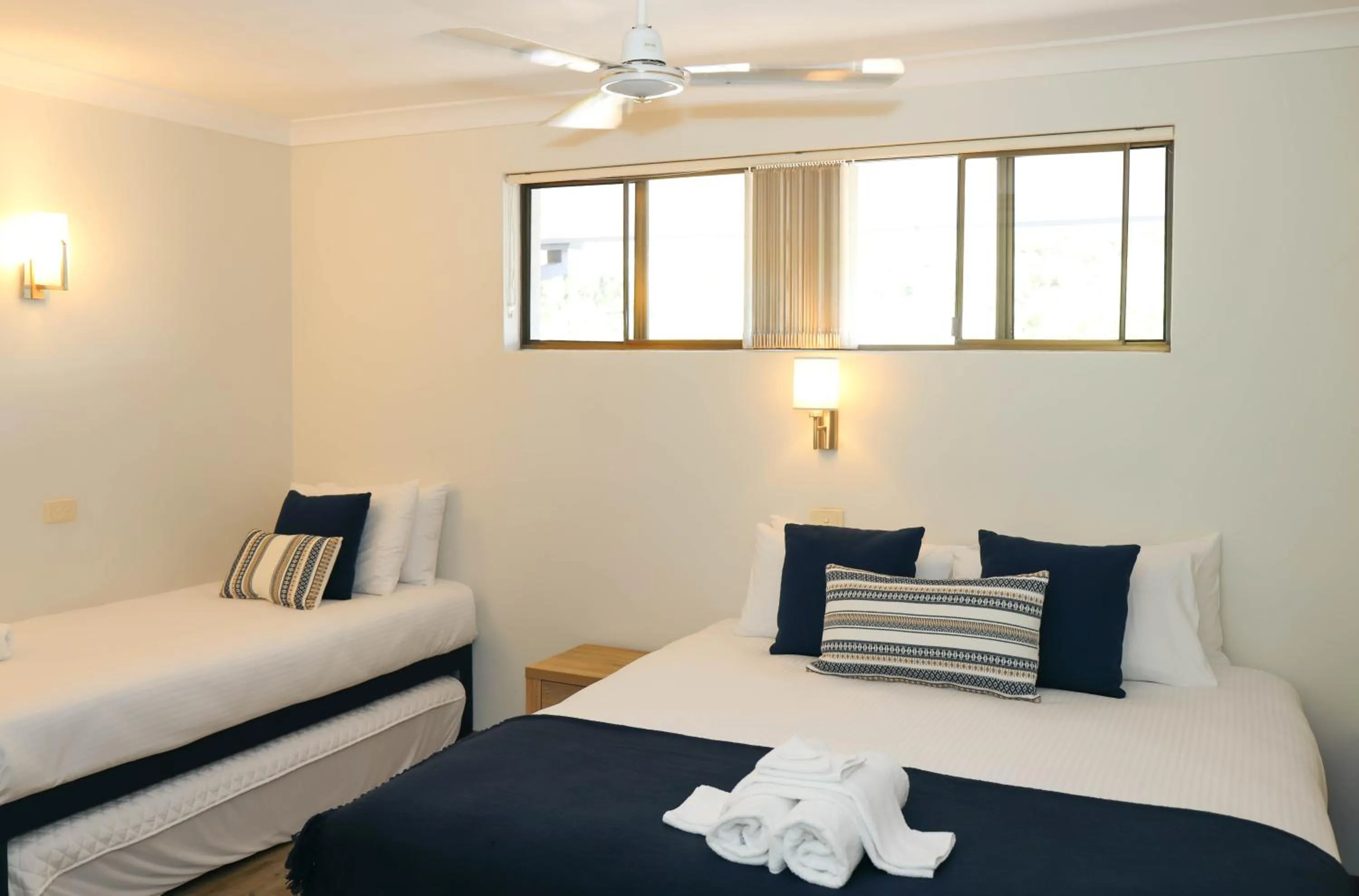 Bedroom, Bed in Smugglers On The Beach