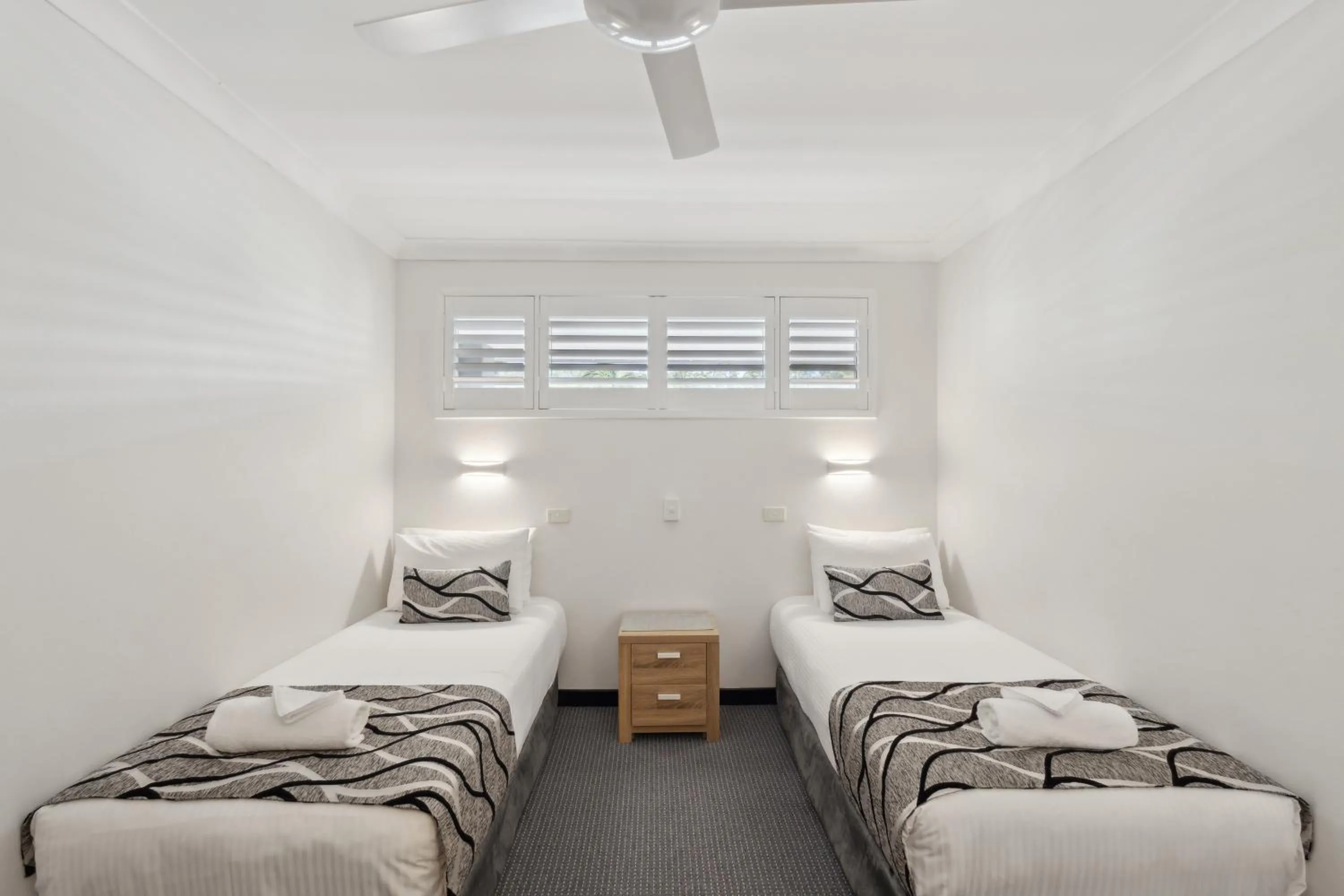 Bedroom, Bed in Smugglers On The Beach