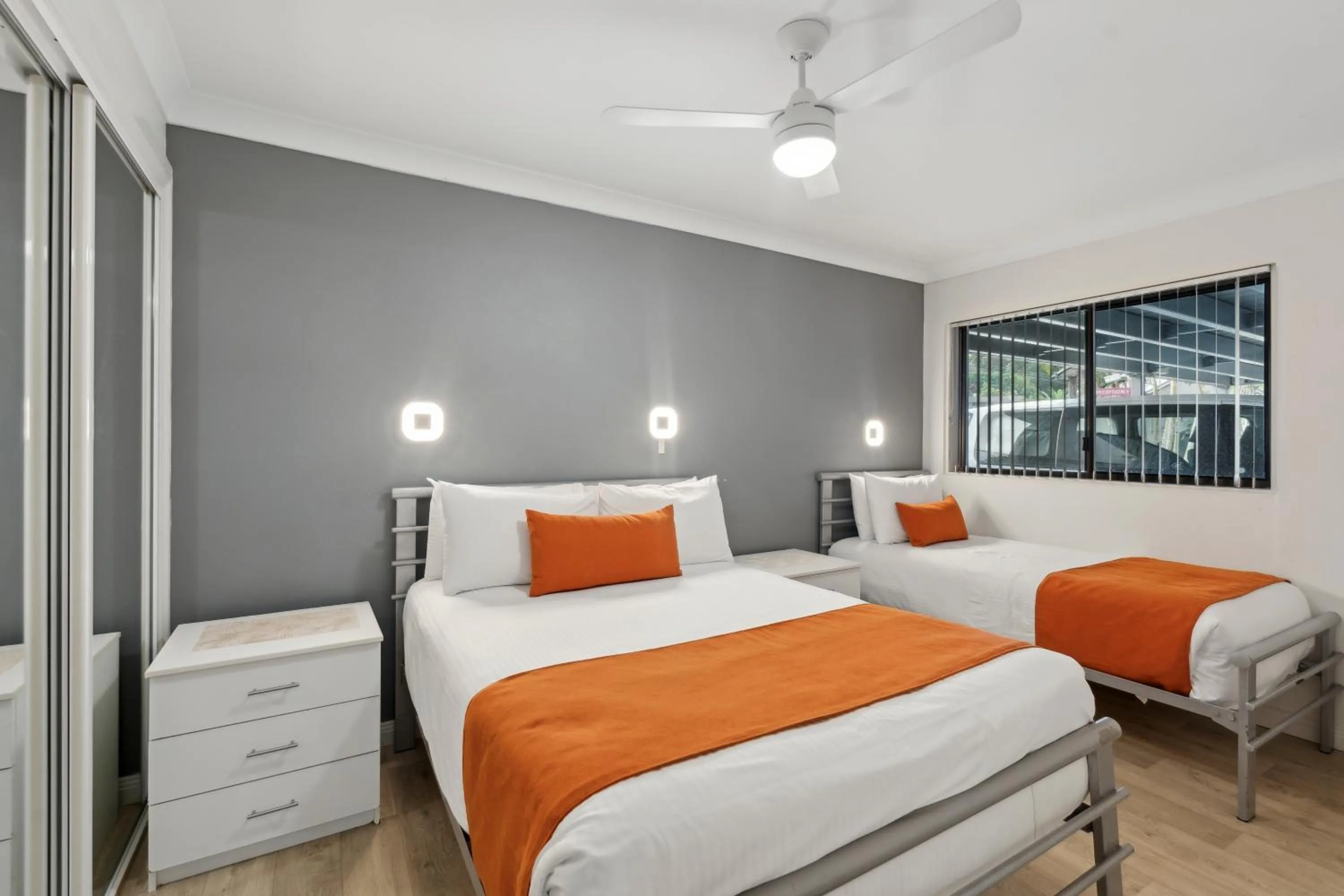 Bedroom, Bed in Smugglers On The Beach