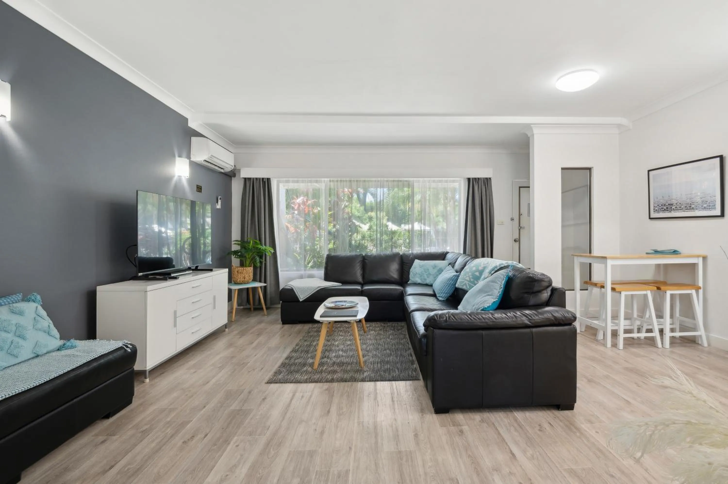 Living room in Smugglers On The Beach