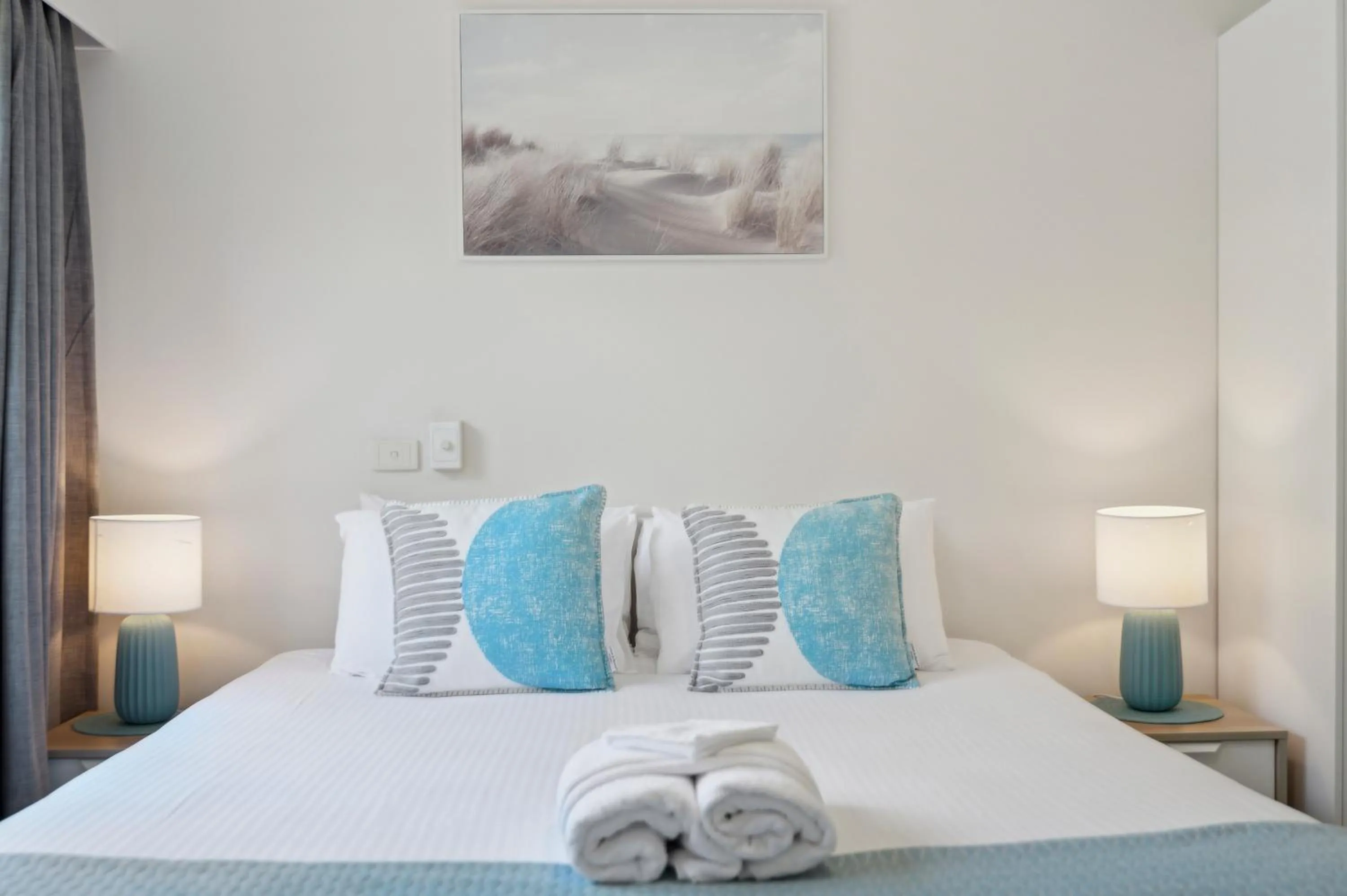 Bedroom, Bed in Smugglers On The Beach