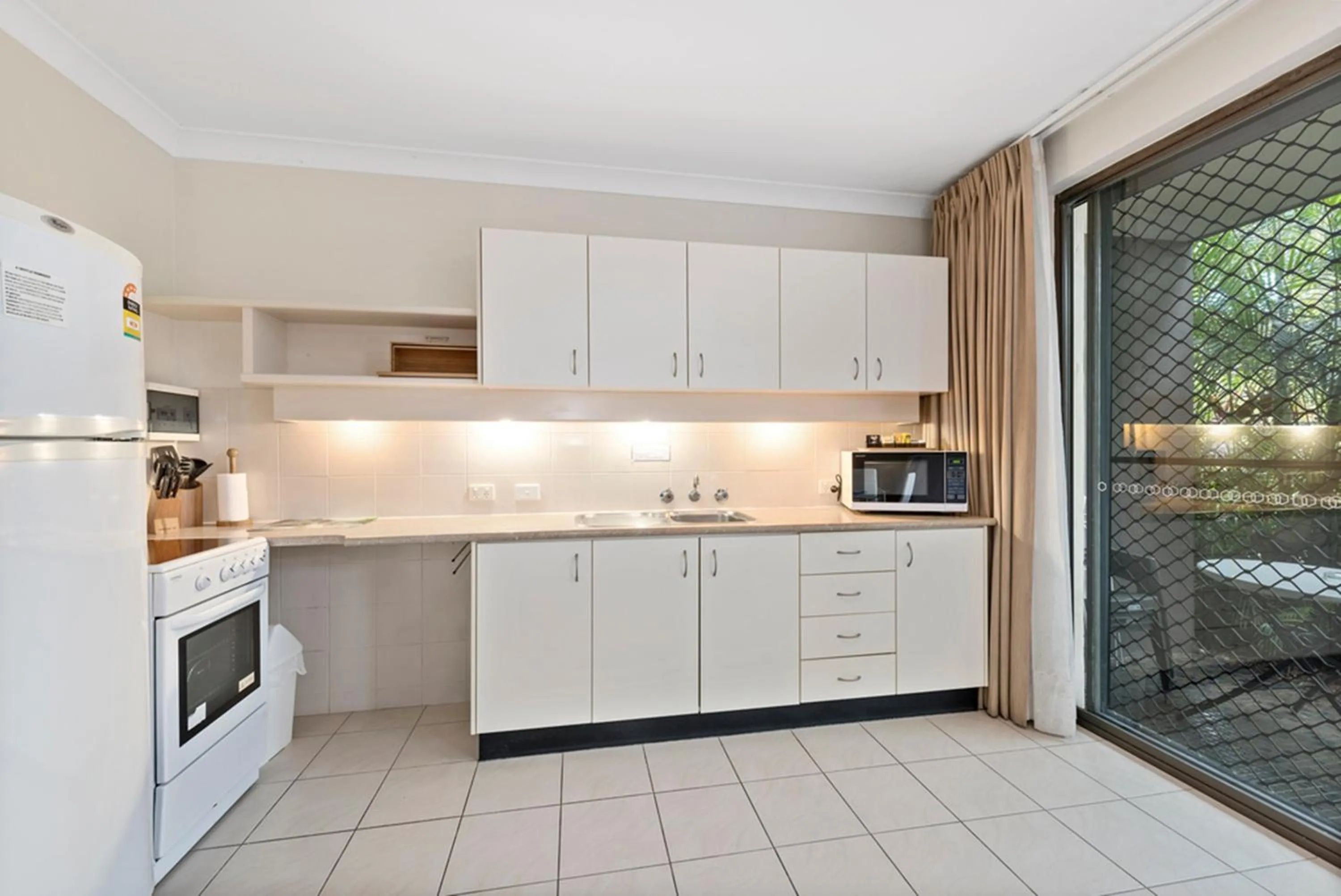 Kitchen or kitchenette in Smugglers On The Beach