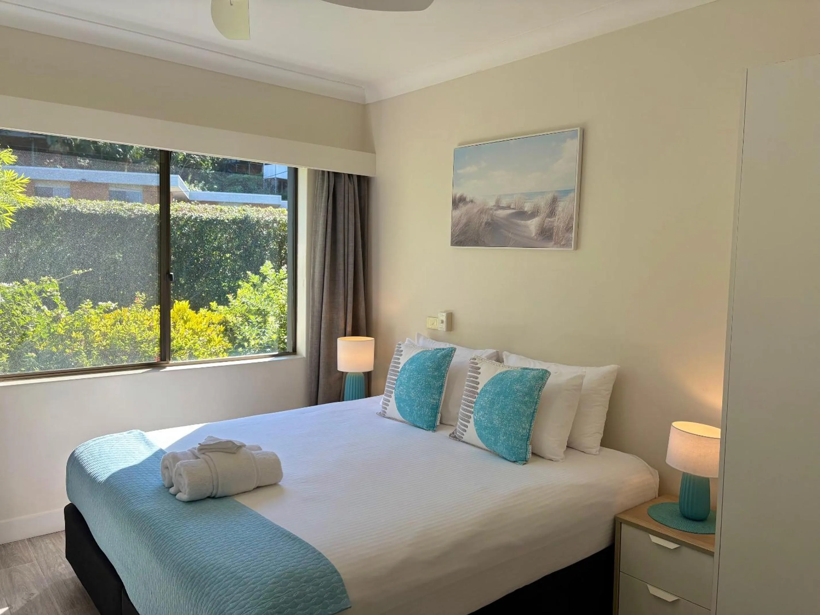 Bedroom, Bed in Smugglers On The Beach