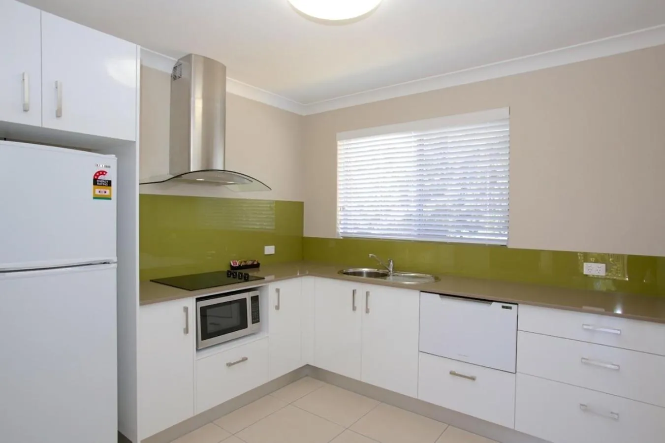 Kitchen or kitchenette in Beachpark Apartments Coffs Harbour