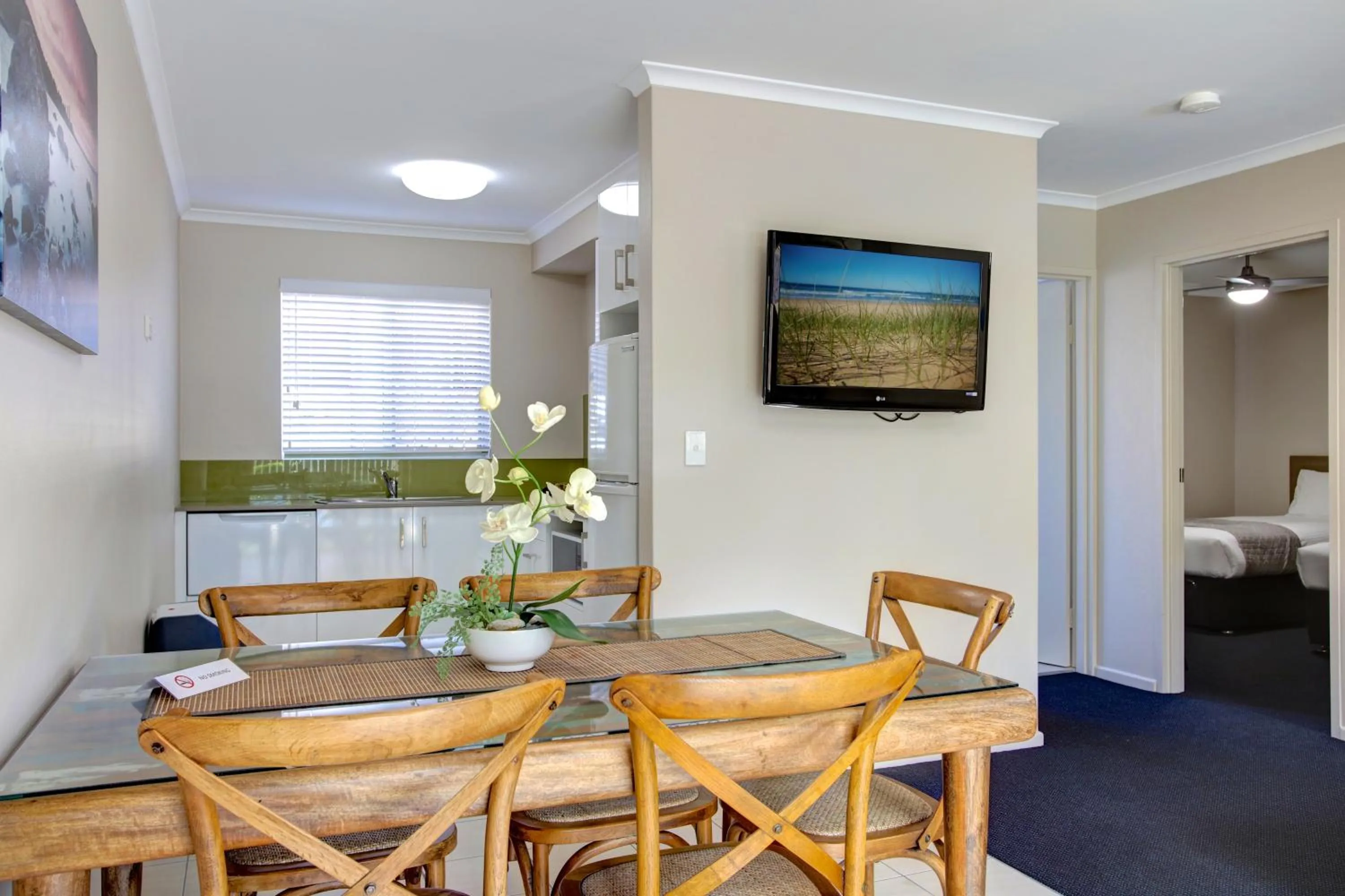 Dining area in Beachpark Apartments Coffs Harbour