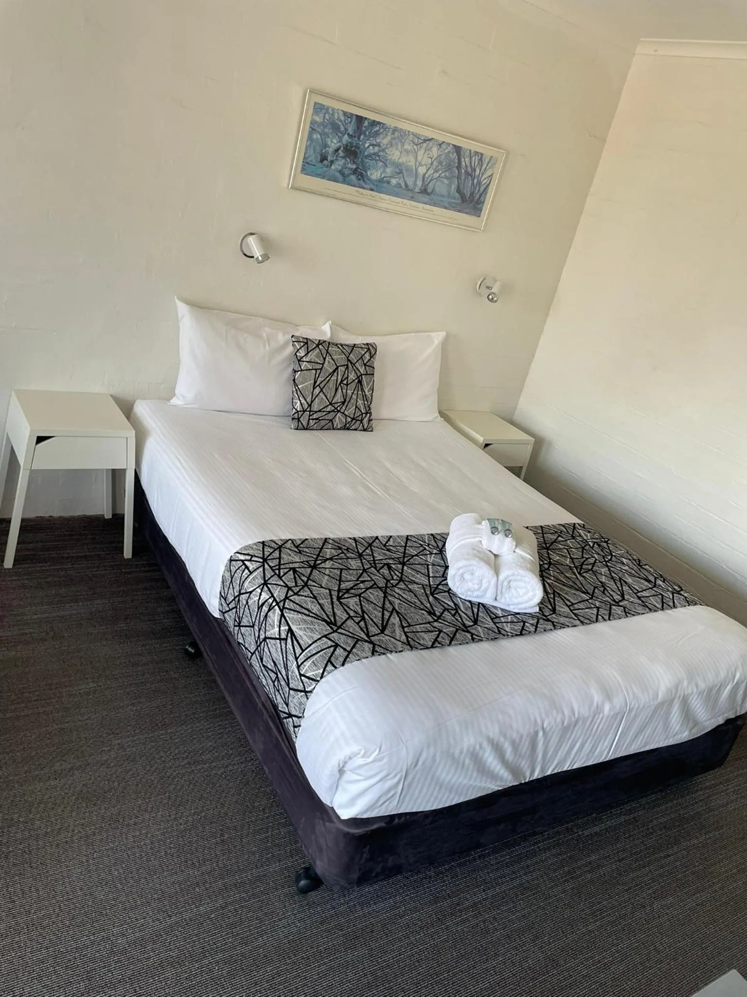 Bed in Coastal Bay Motel