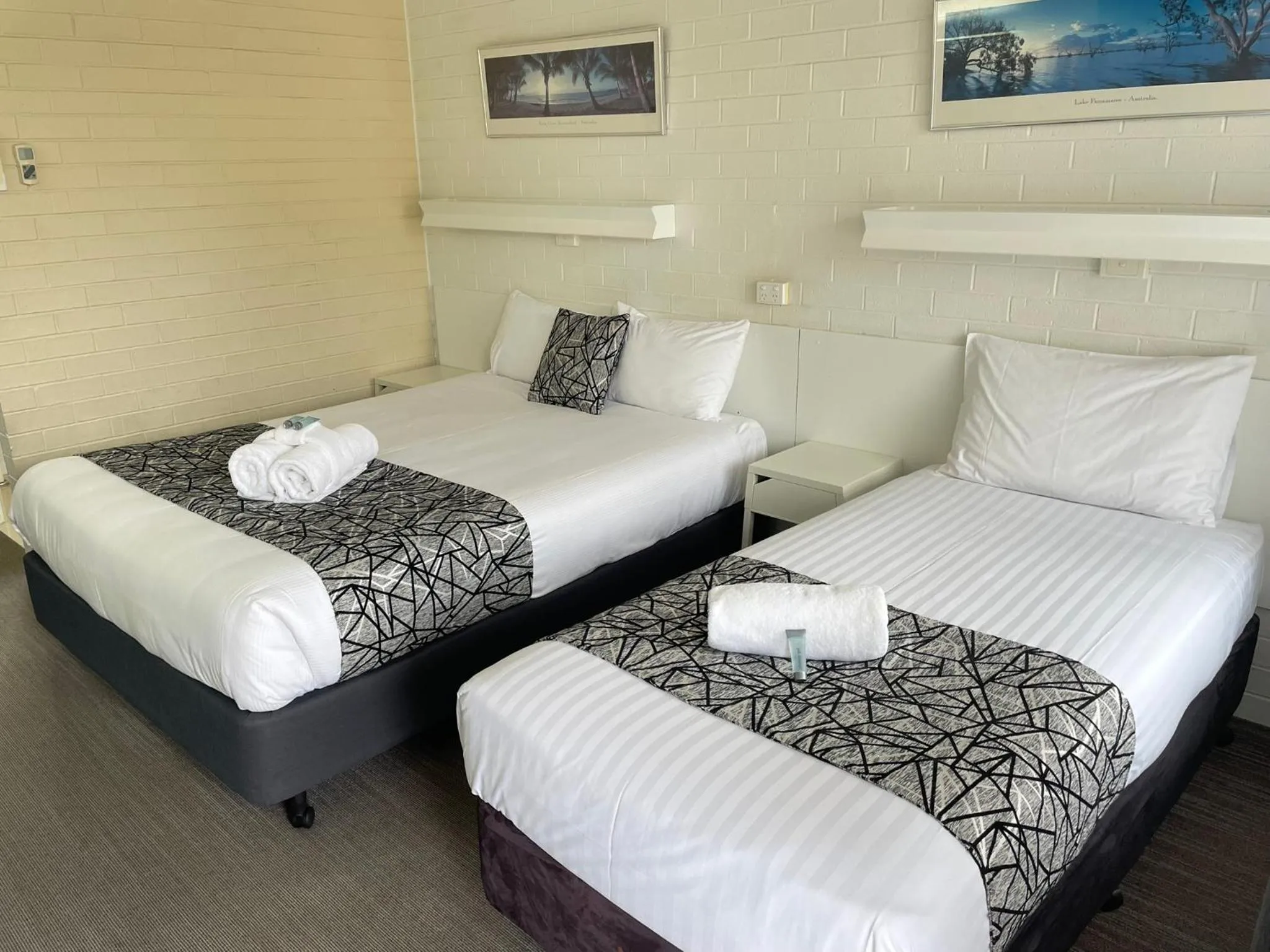 Bed in Coastal Bay Motel