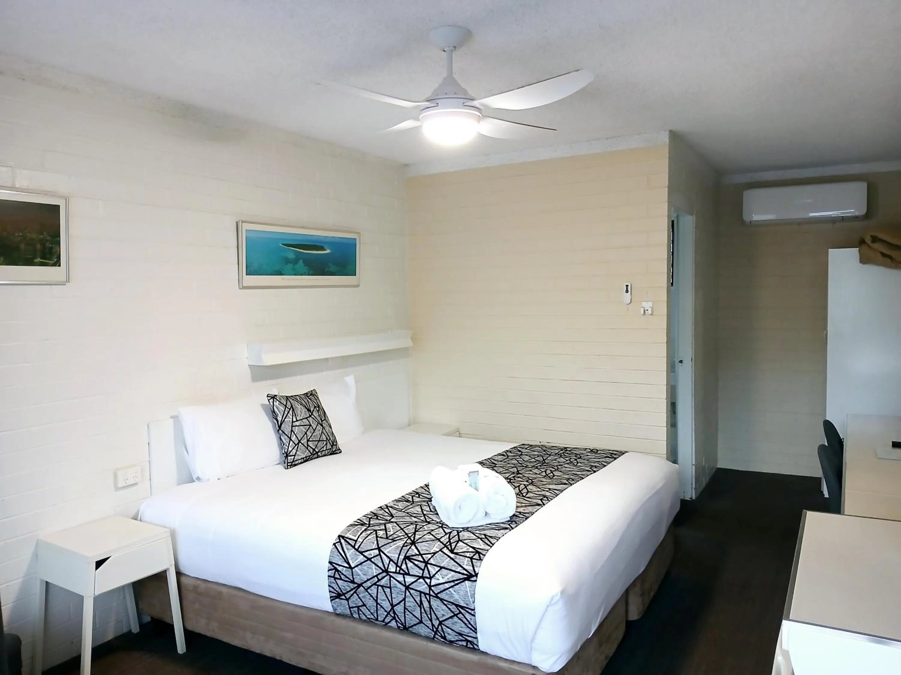 Bed in Coastal Bay Motel