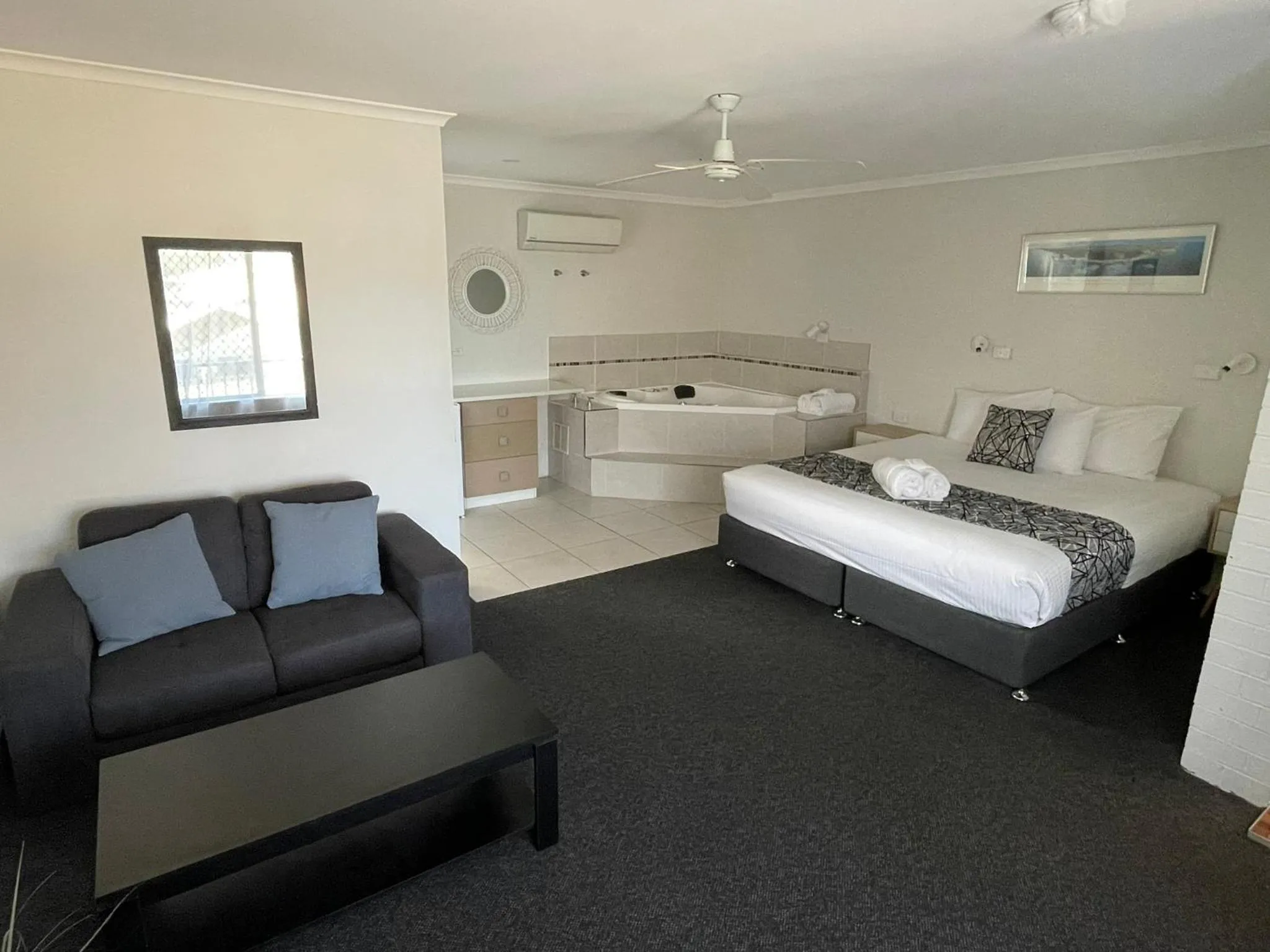 Bed in Coastal Bay Motel