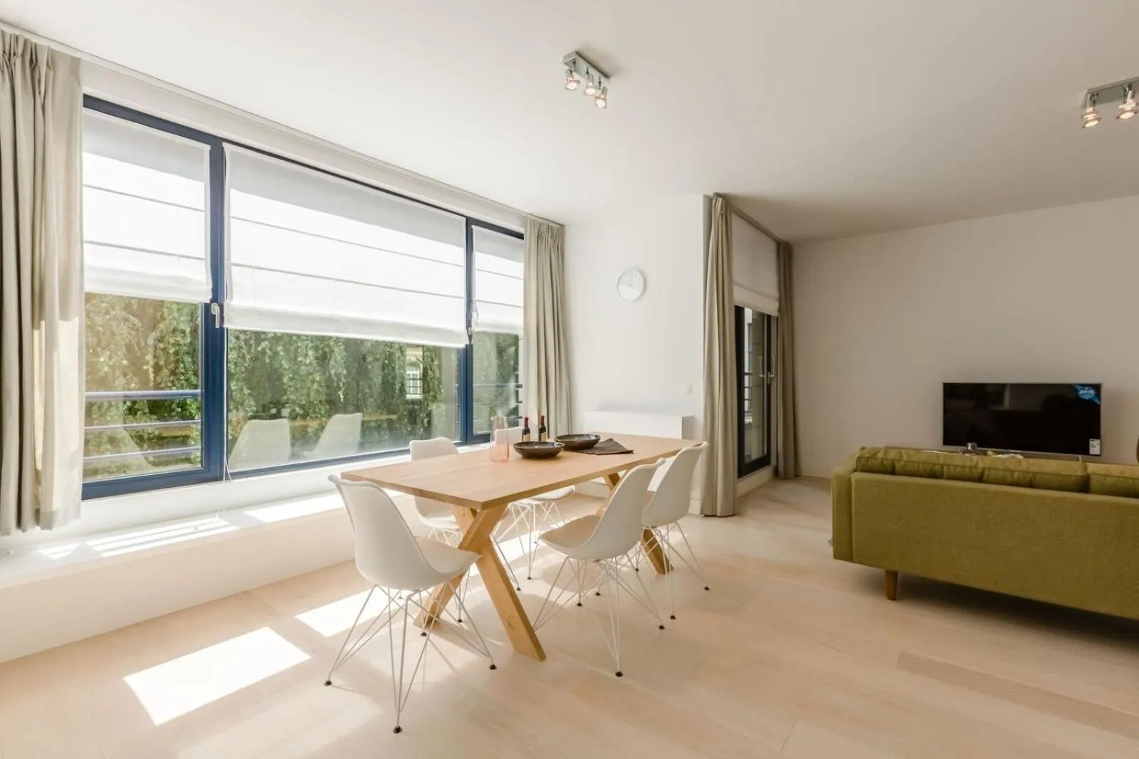 Dining area in The Livorno