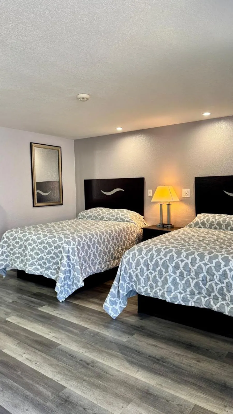 Deluxe Double Room - Non-Smoking in Chisholm's Motor Inn