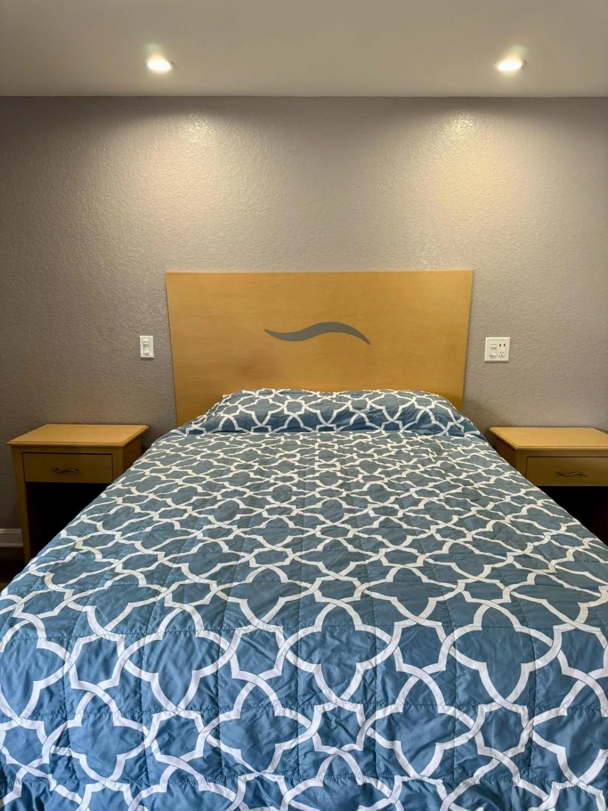 Chisholm's Motor Inn