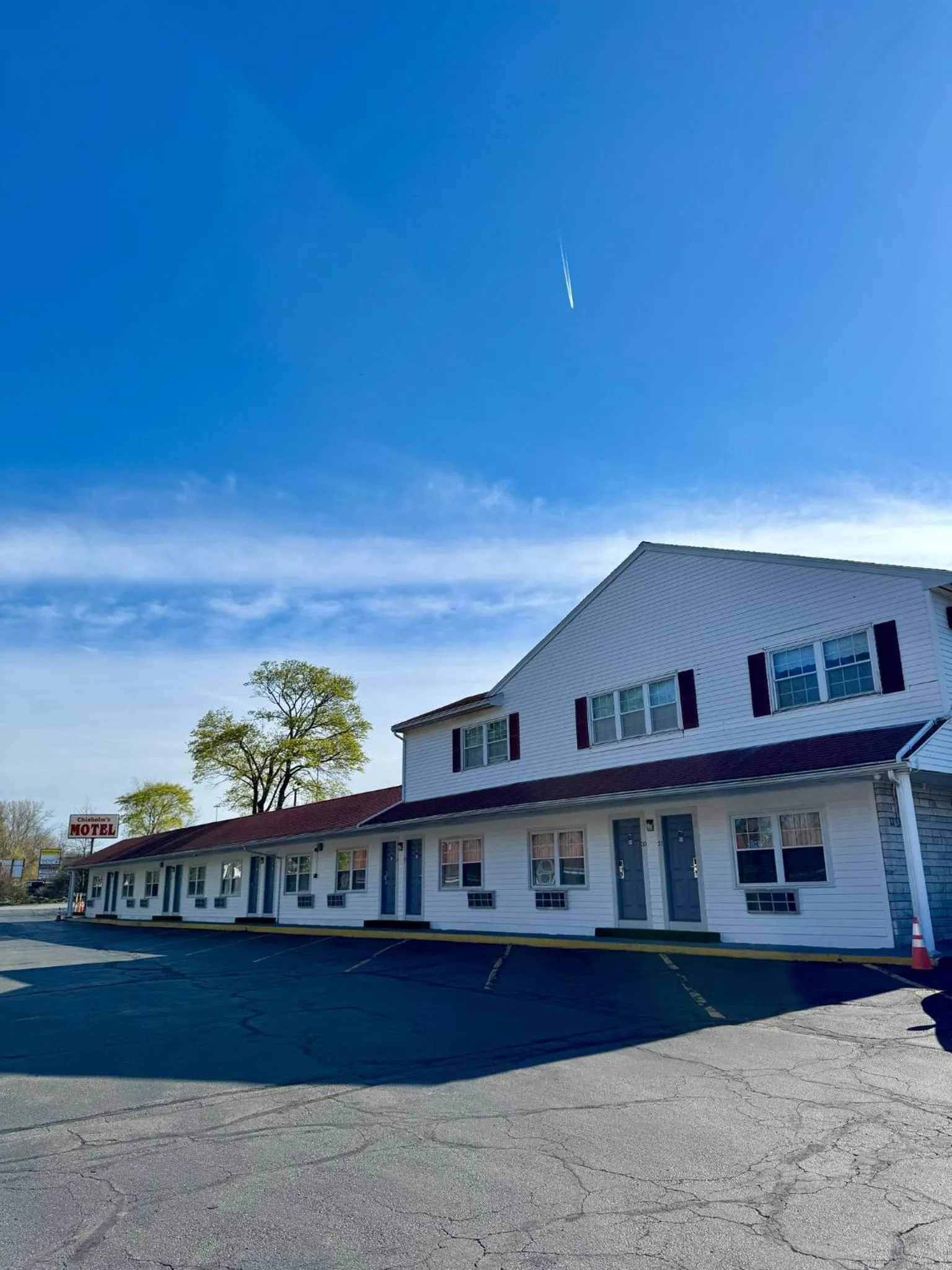 Property building in Chisholm's Motor Inn