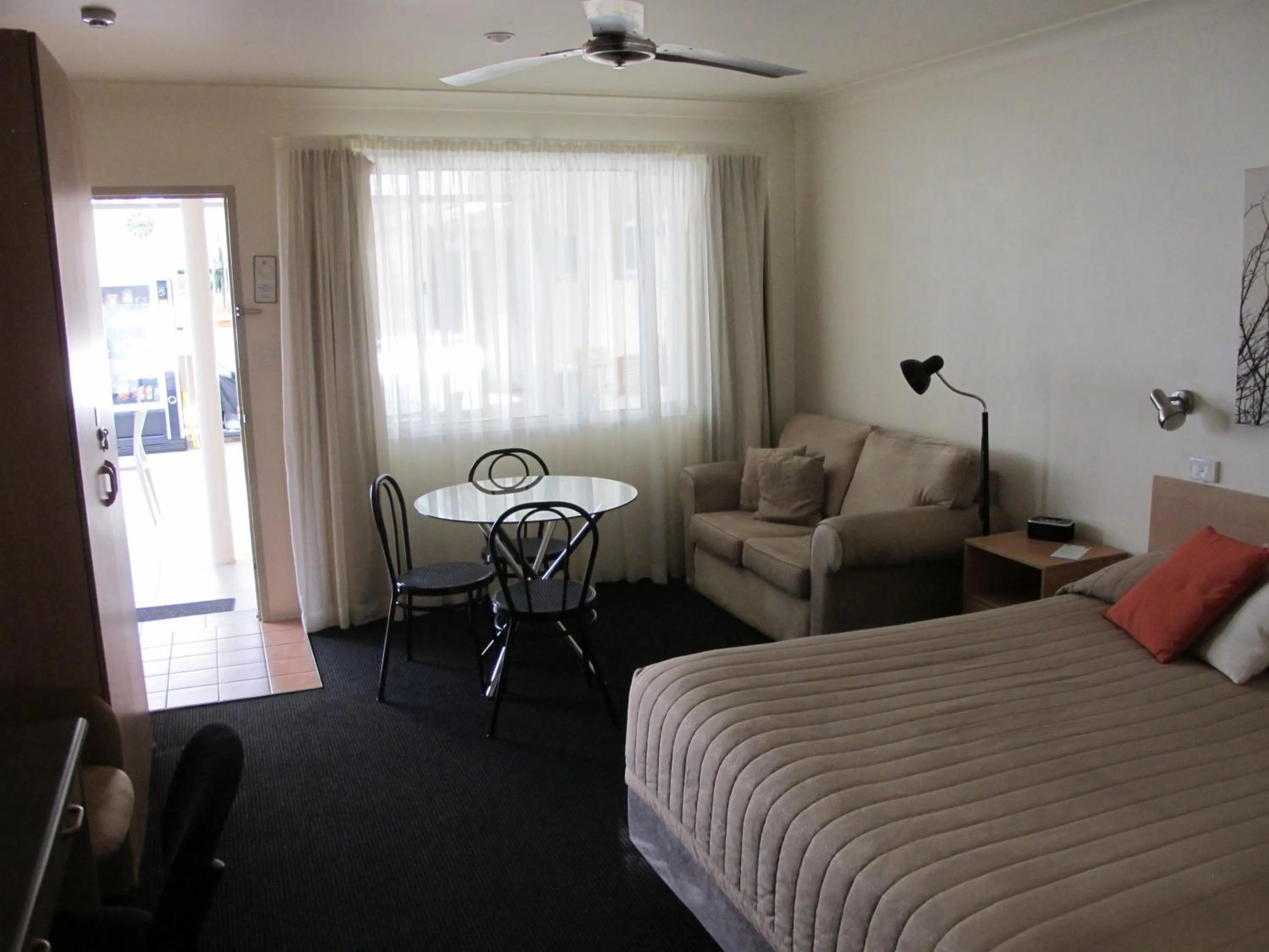 Photo of the whole room, Bed in Aston Hill Motor Lodge