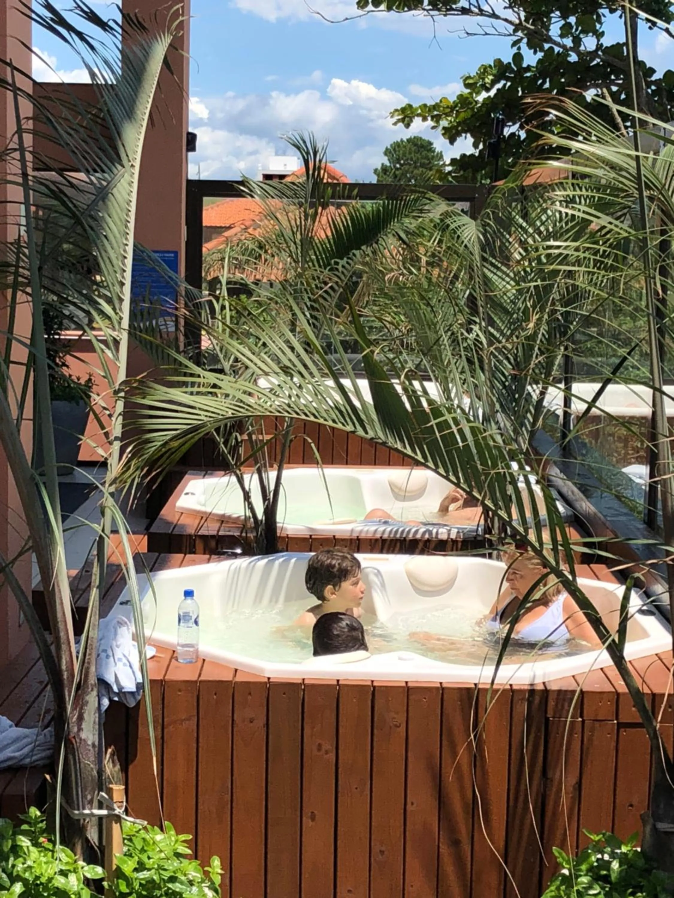 Hot Tub in Flat Partic Hotel Jurere Beach Village