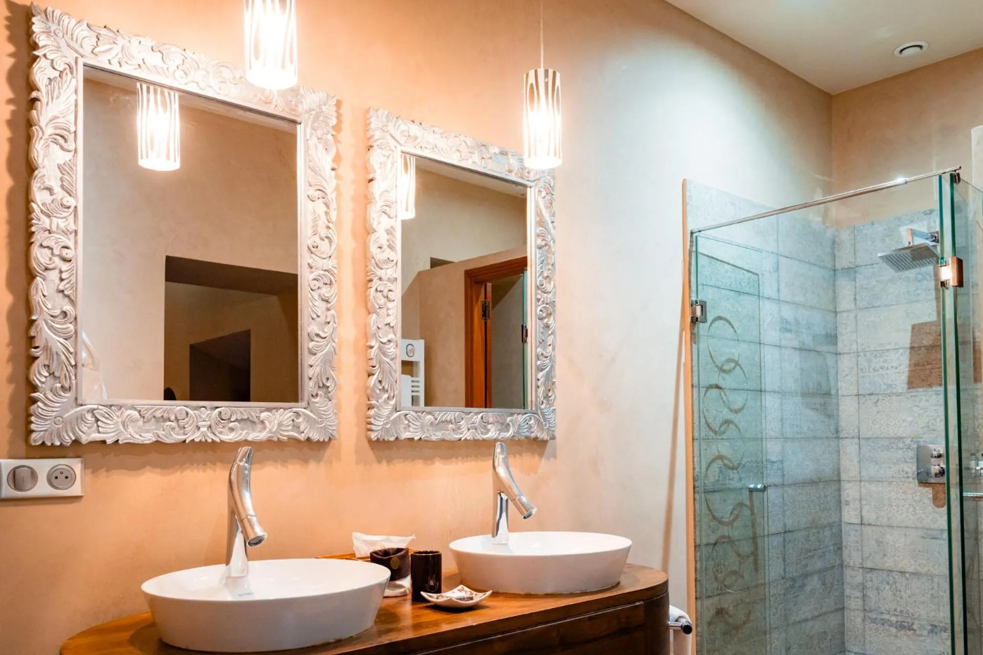 Shower in Ysalis Riad Restaurant & Spa