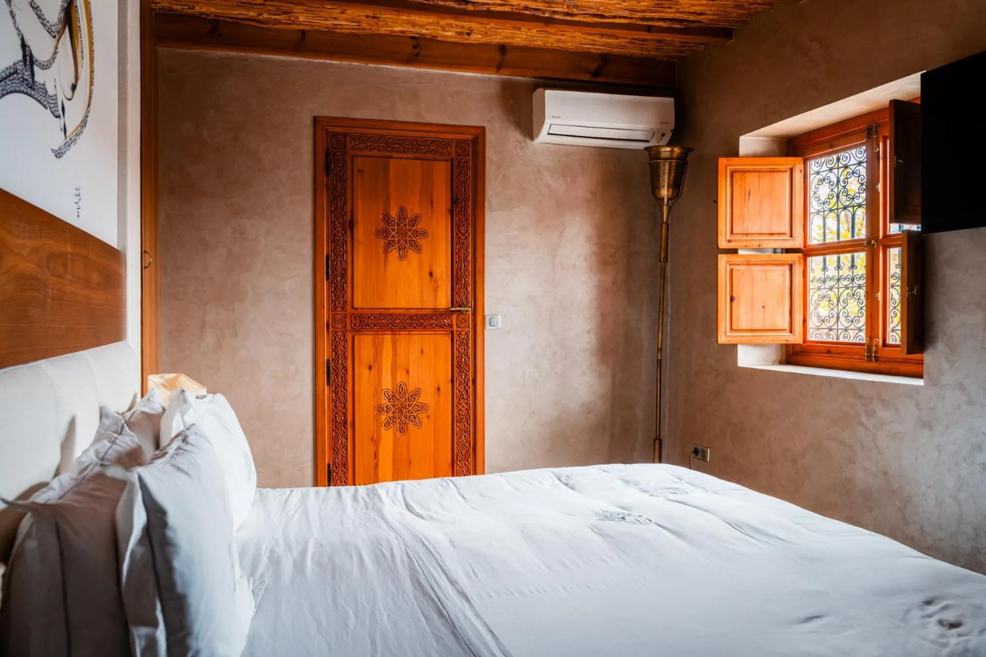 Bed in Ysalis Riad Restaurant & Spa