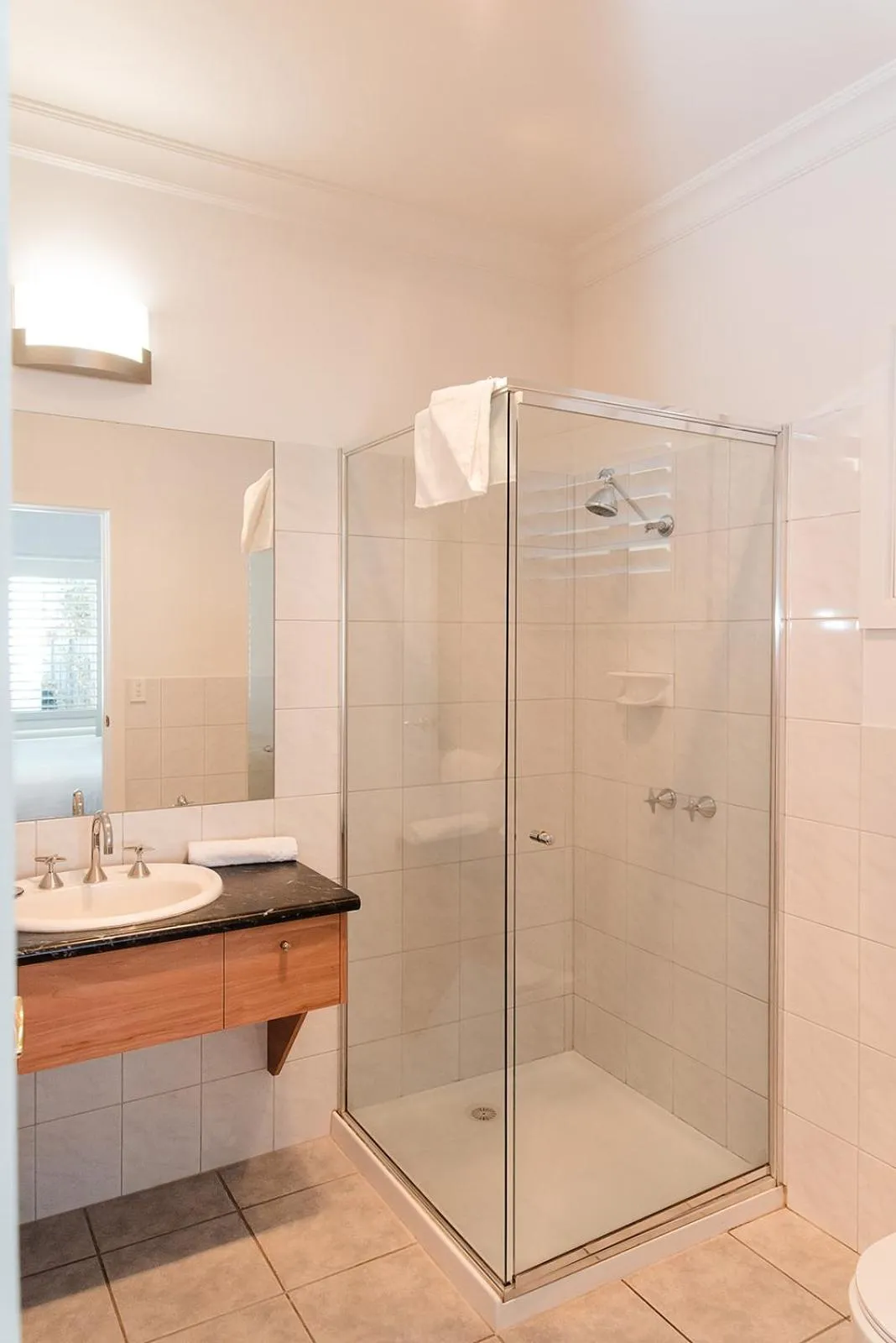 Bathroom in Quality Hotel Wangaratta Gateway