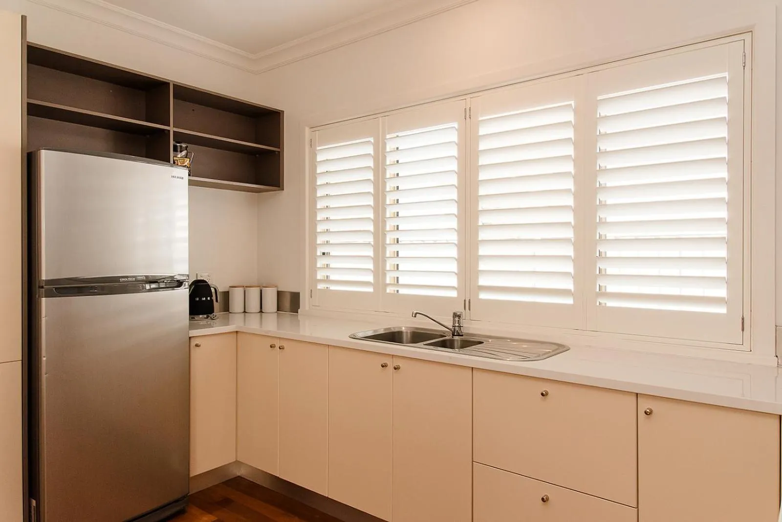 kitchen in Quality Hotel Wangaratta Gateway