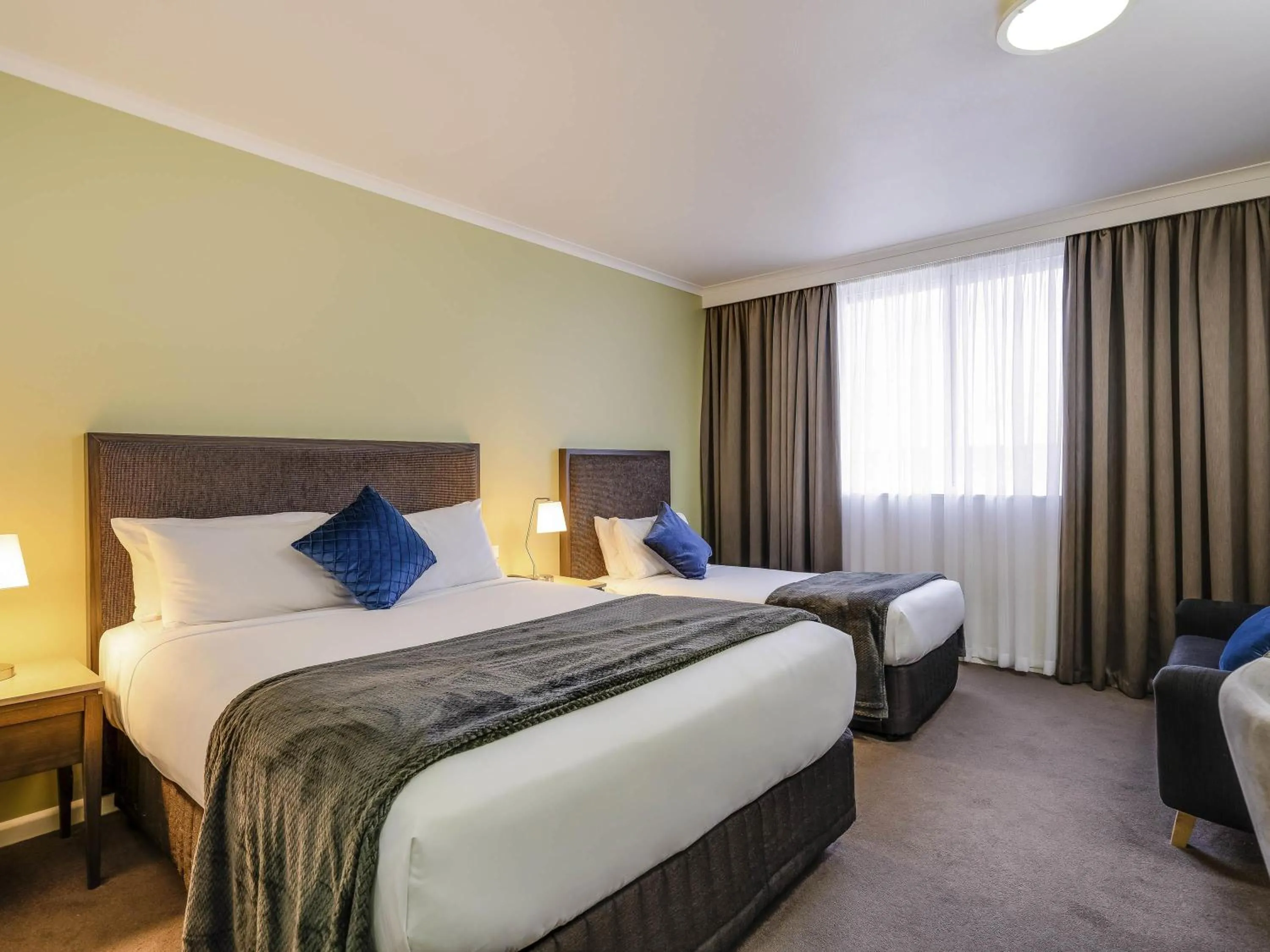 Property building, Bed in Mercure Albury