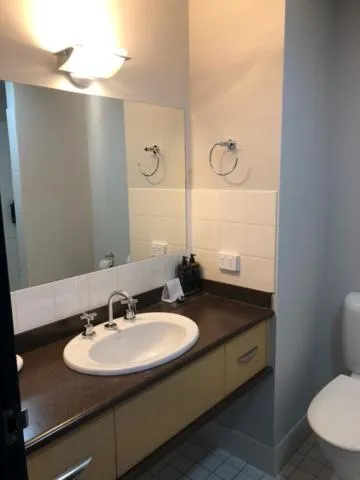 Bathroom in Mercure Albury